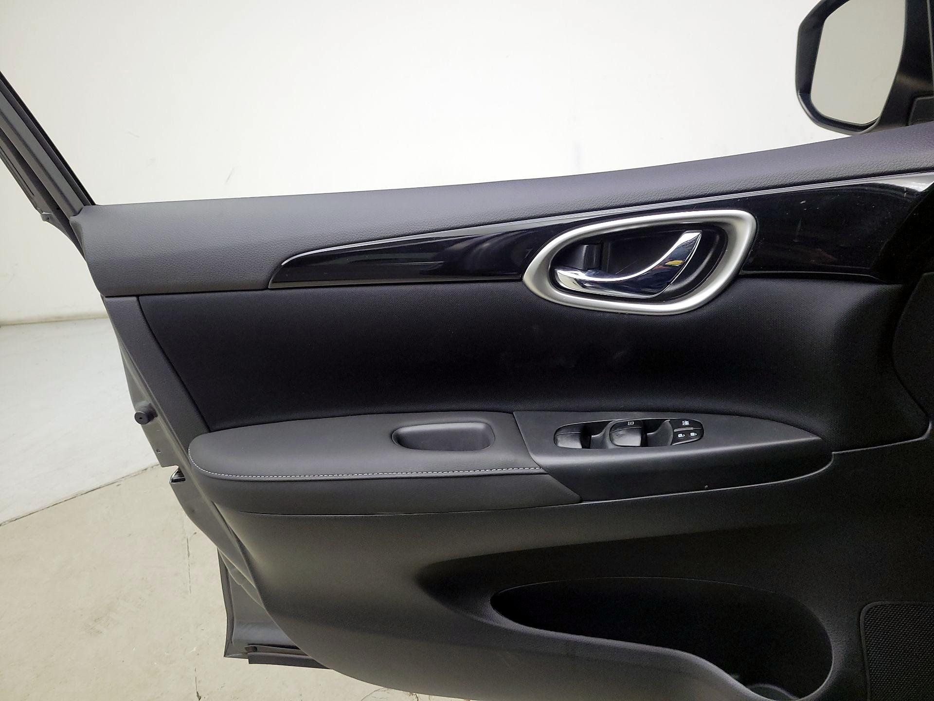 Thumbnail: 2016 Nissan Sentra - 12