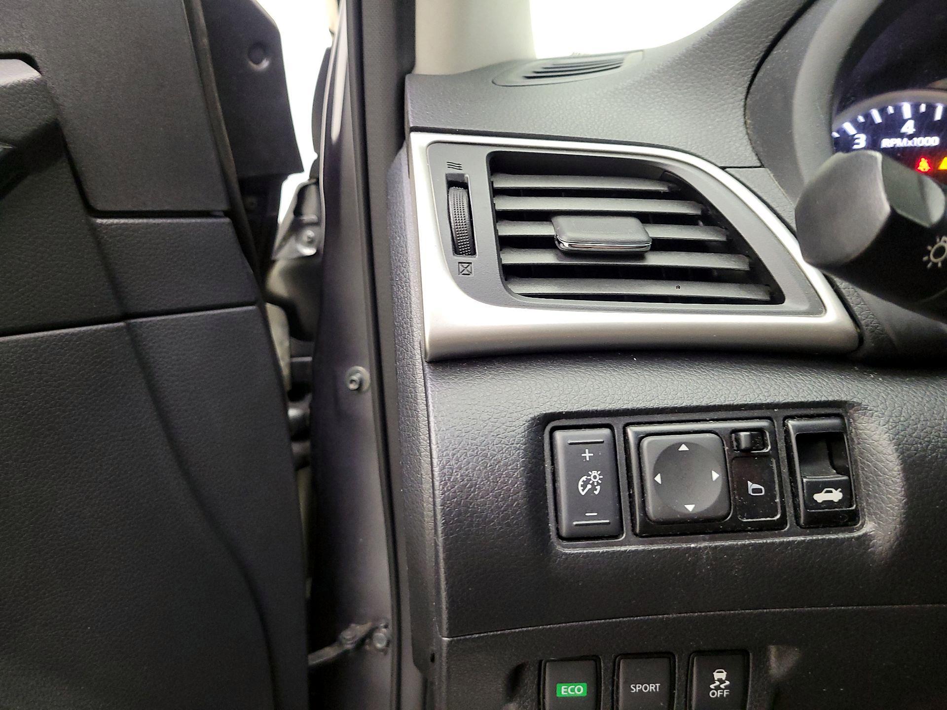 Thumbnail: 2016 Nissan Sentra - 13