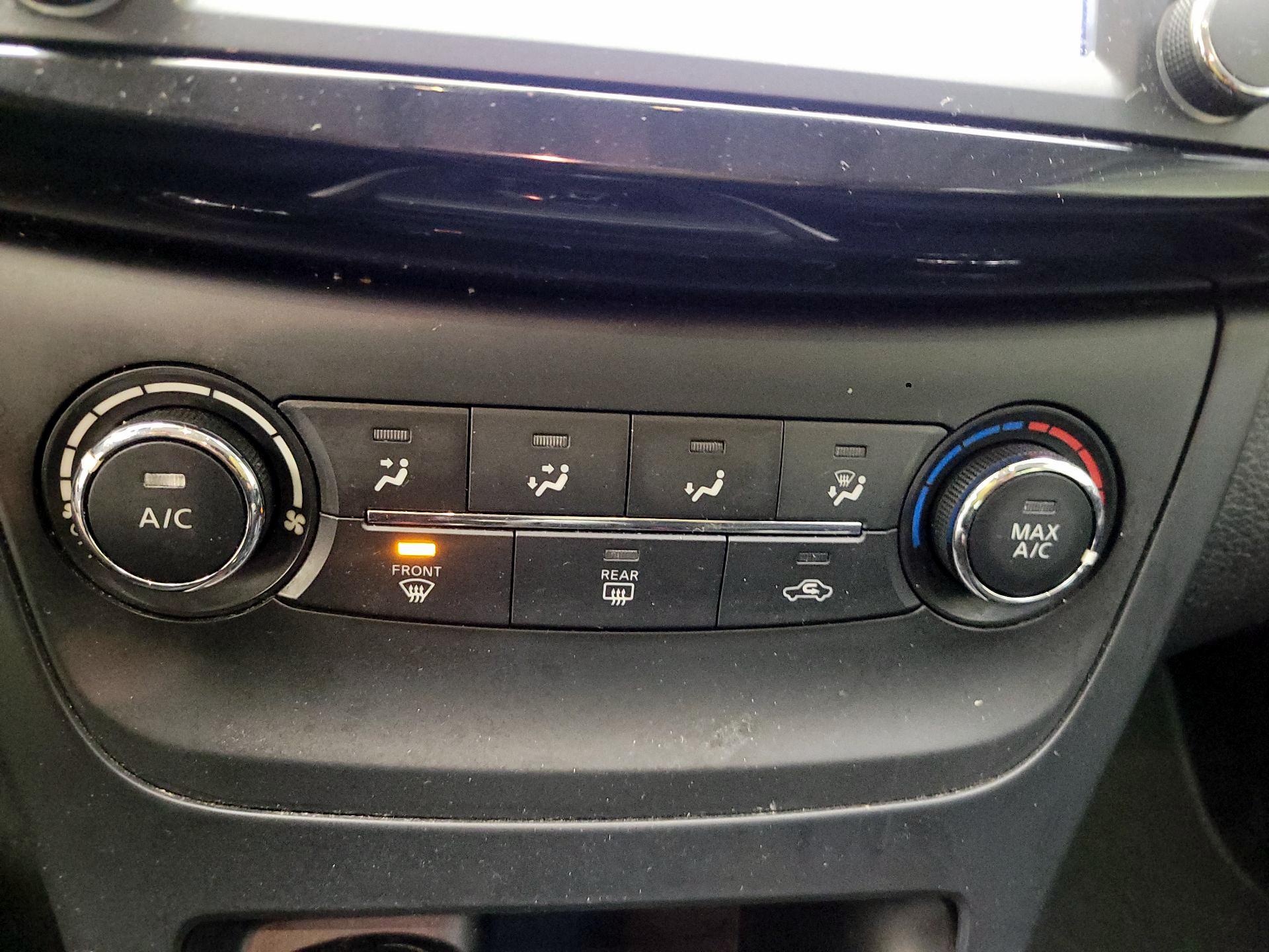 Thumbnail: 2016 Nissan Sentra - 16