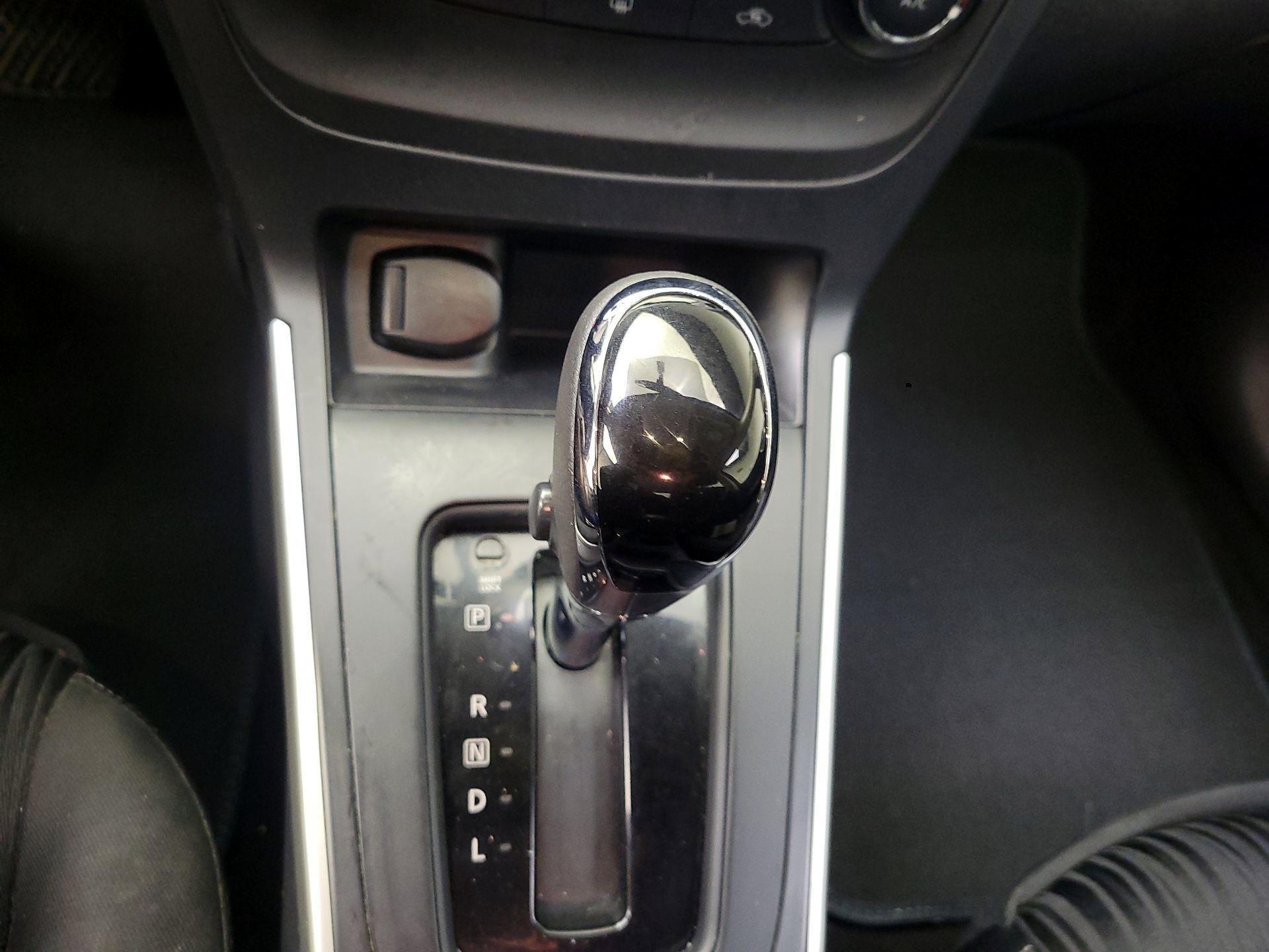 Thumbnail: 2016 Nissan Sentra - 17