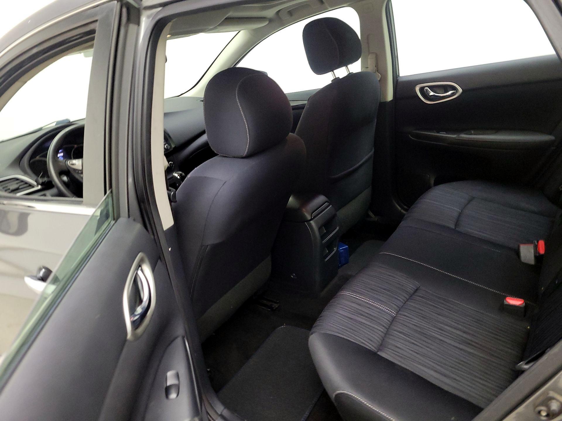 Thumbnail: 2016 Nissan Sentra - 19