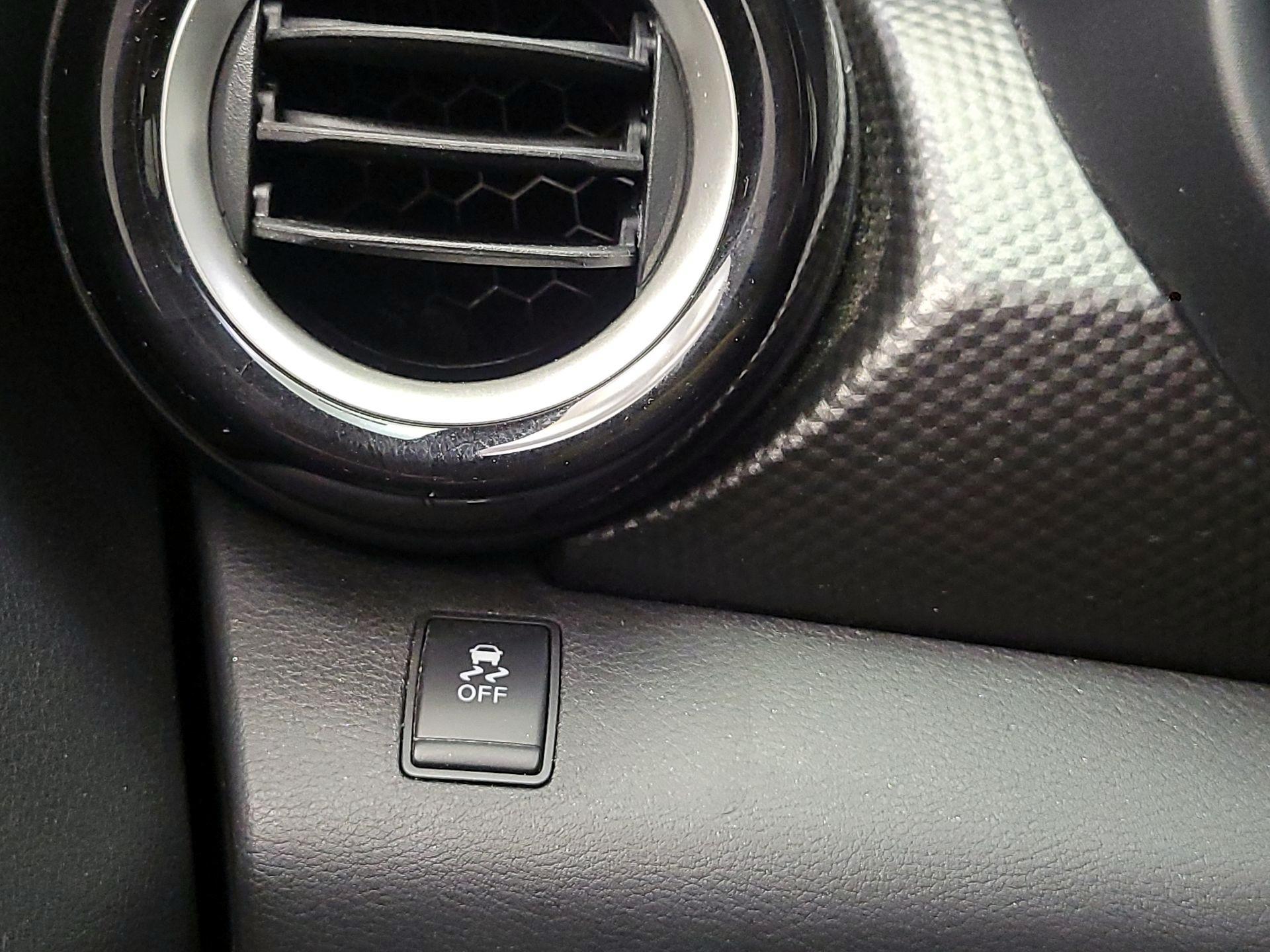 Thumbnail: 2018 Nissan Kicks - 13