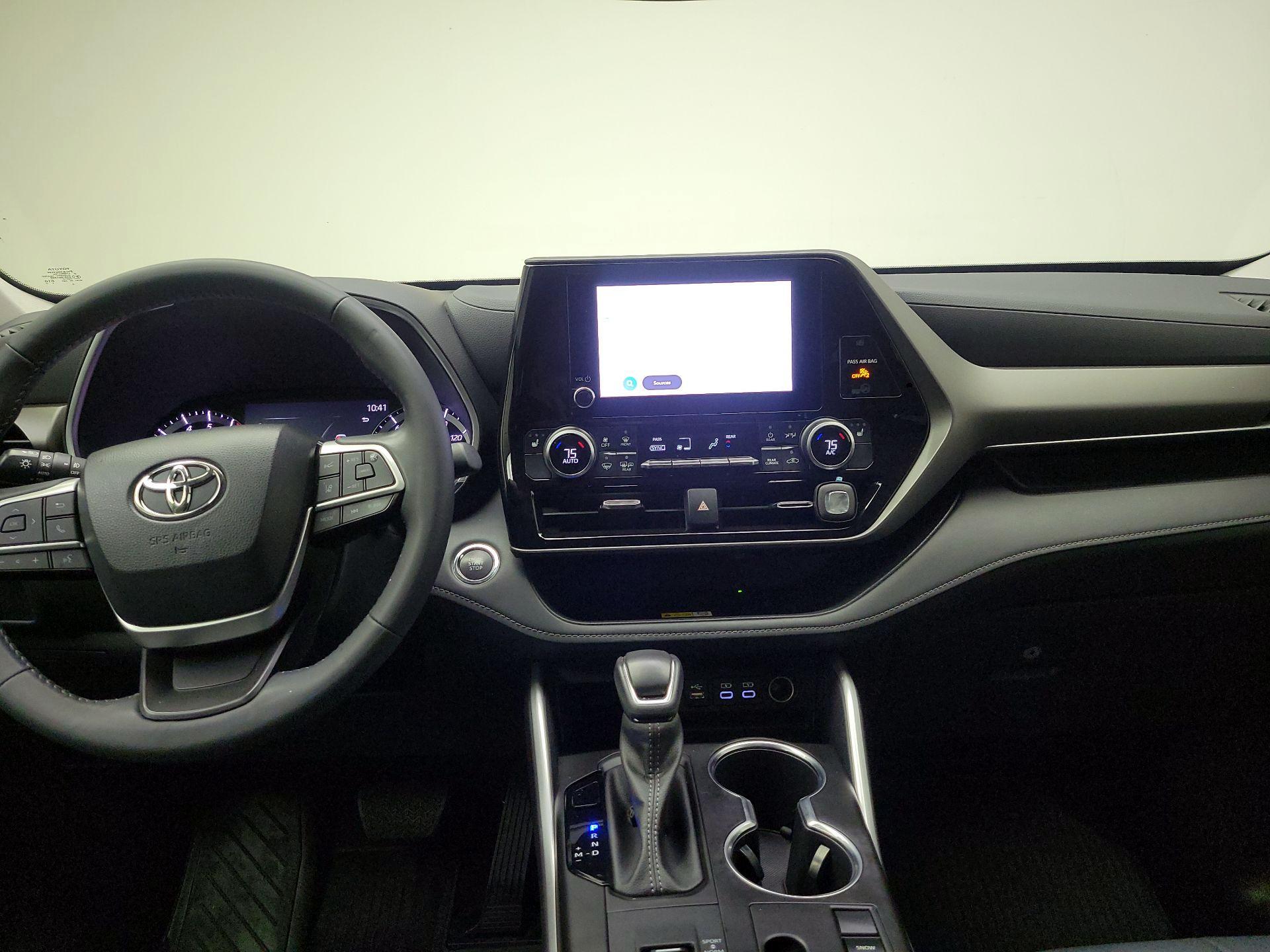 Thumbnail: 2023 Toyota Highlander - 9