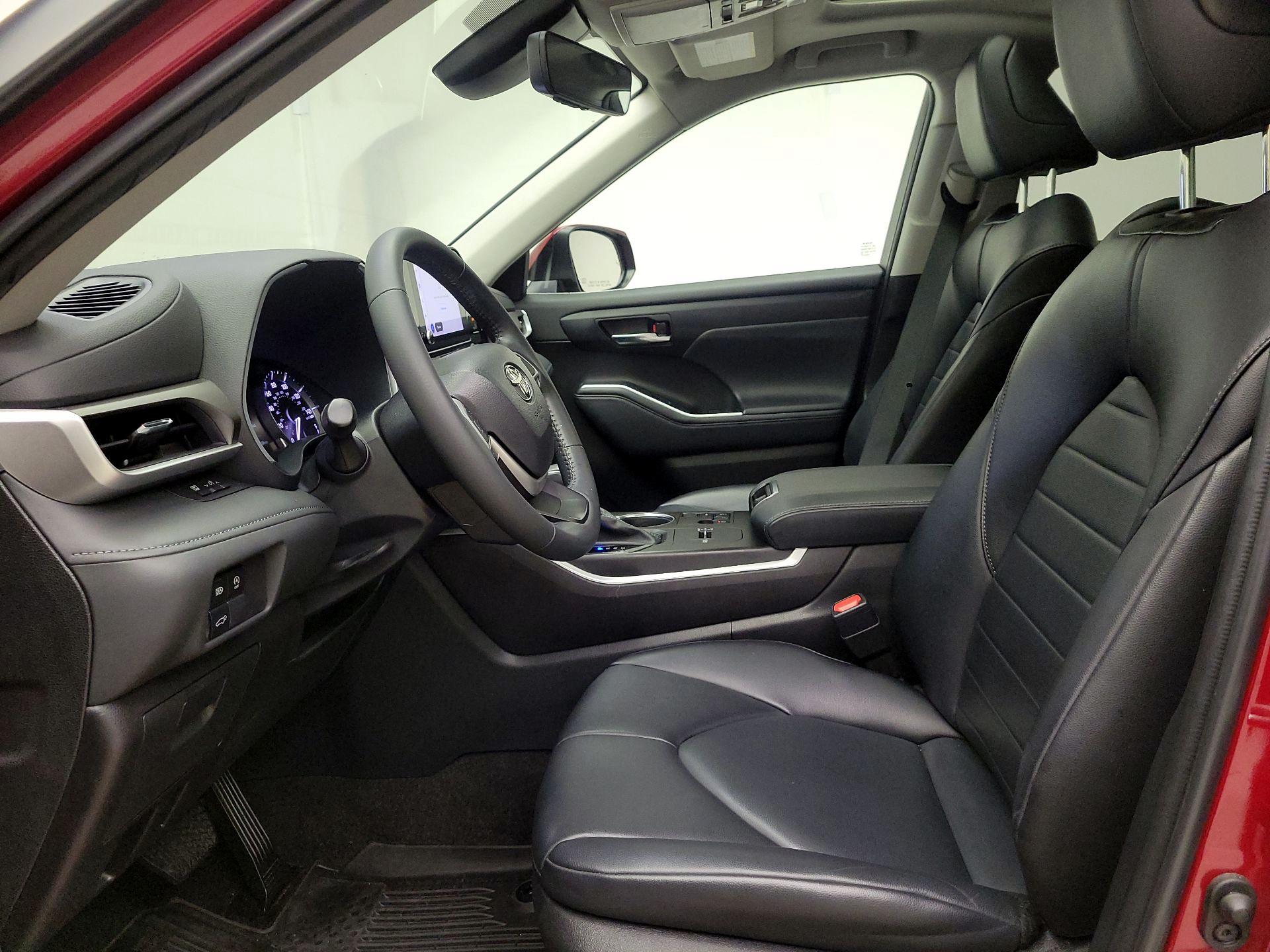 Thumbnail: 2023 Toyota Highlander - 11