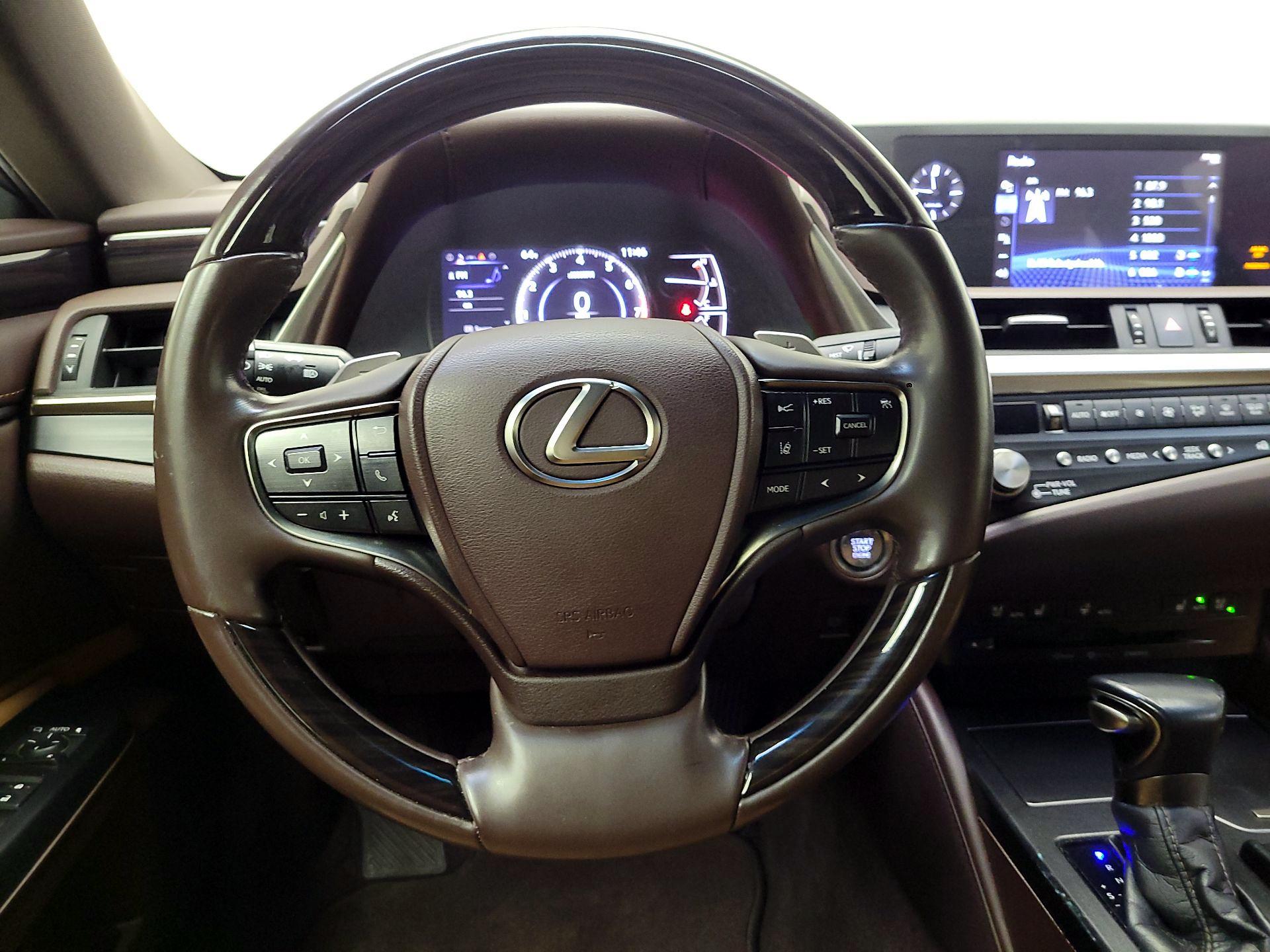 Thumbnail: 2021 Lexus ES - 10