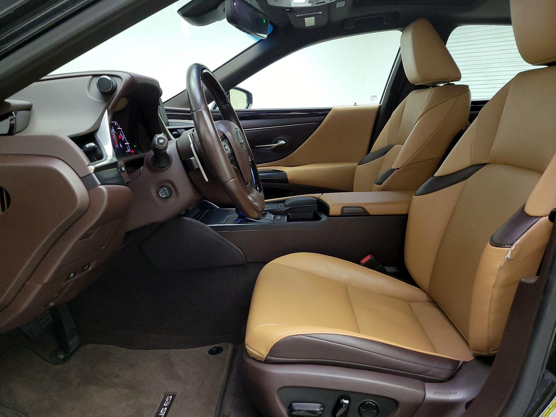 Thumbnail: 2021 Lexus ES - 11