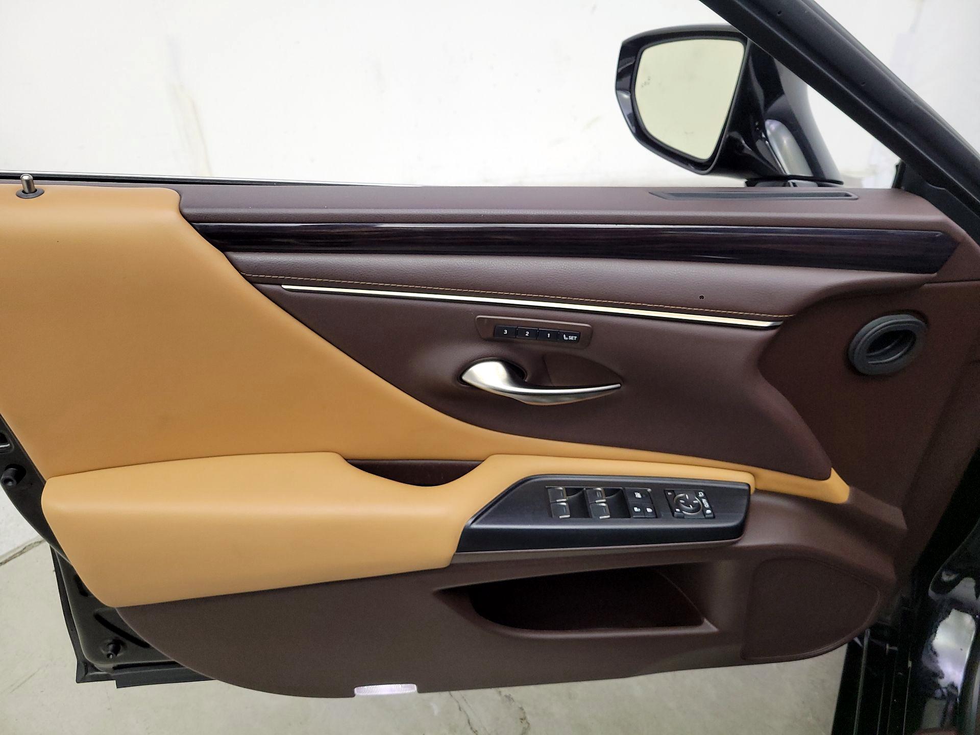 Thumbnail: 2021 Lexus ES - 12