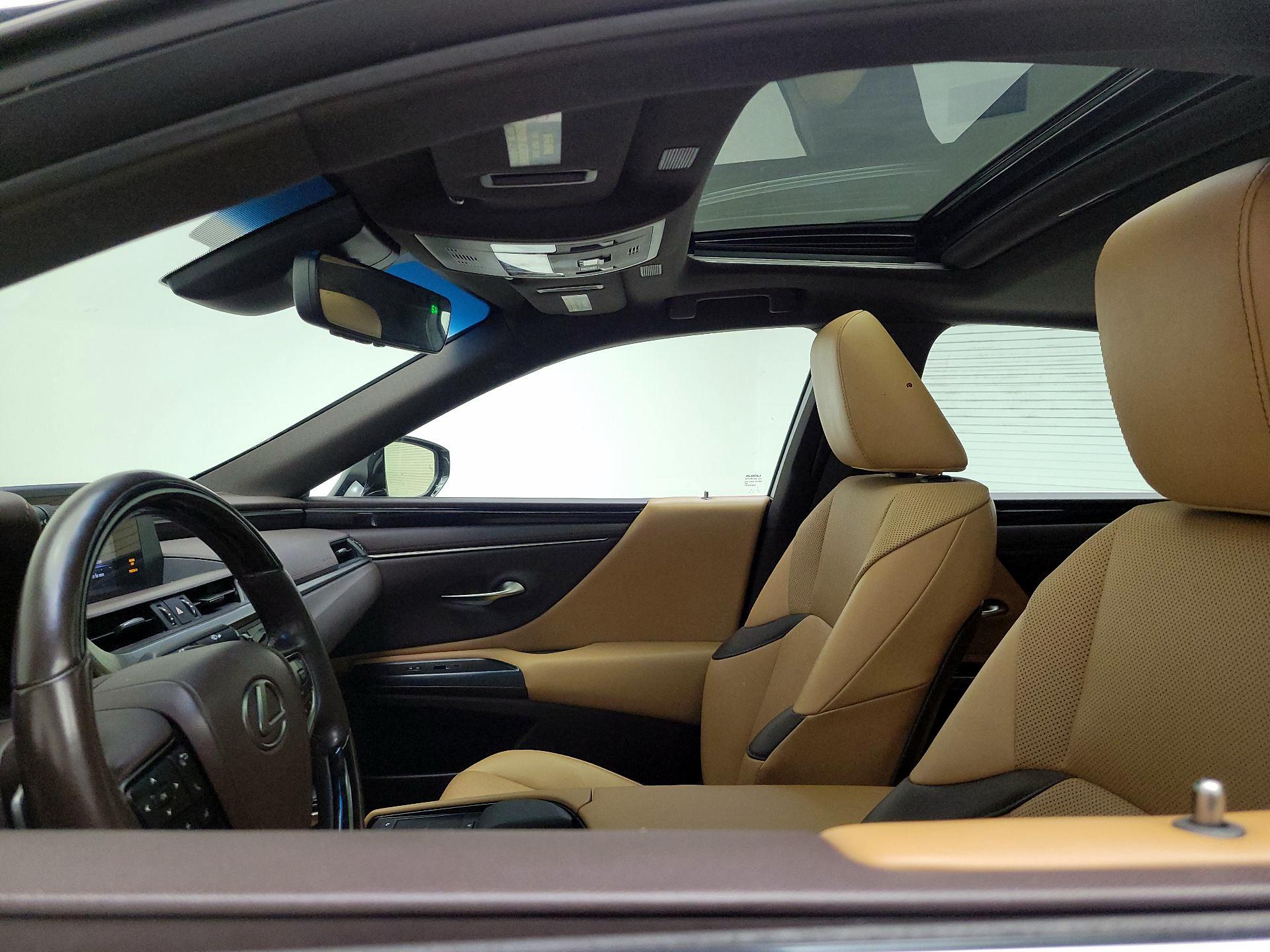 Thumbnail: 2021 Lexus ES - 19
