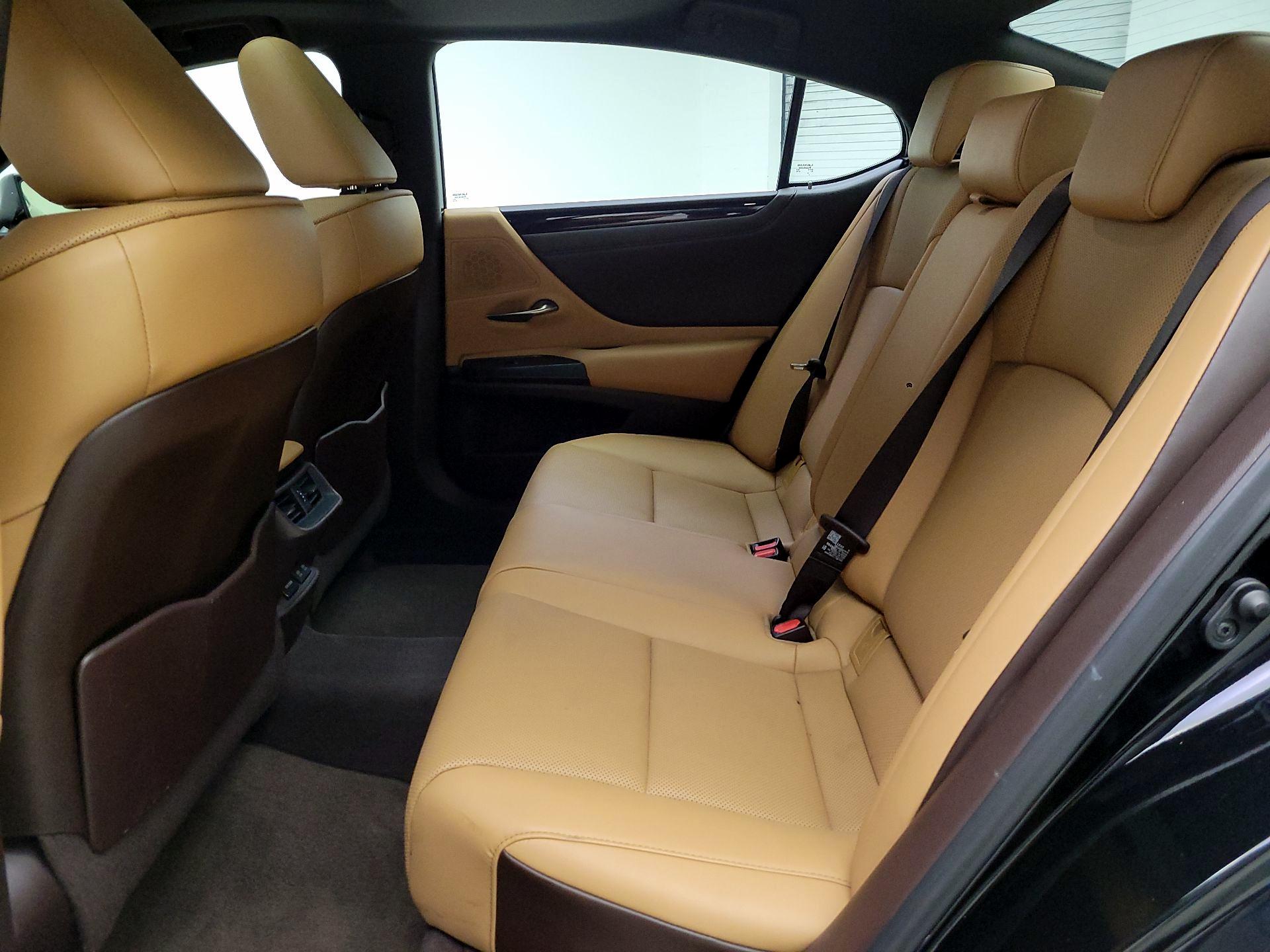 Thumbnail: 2021 Lexus ES - 20