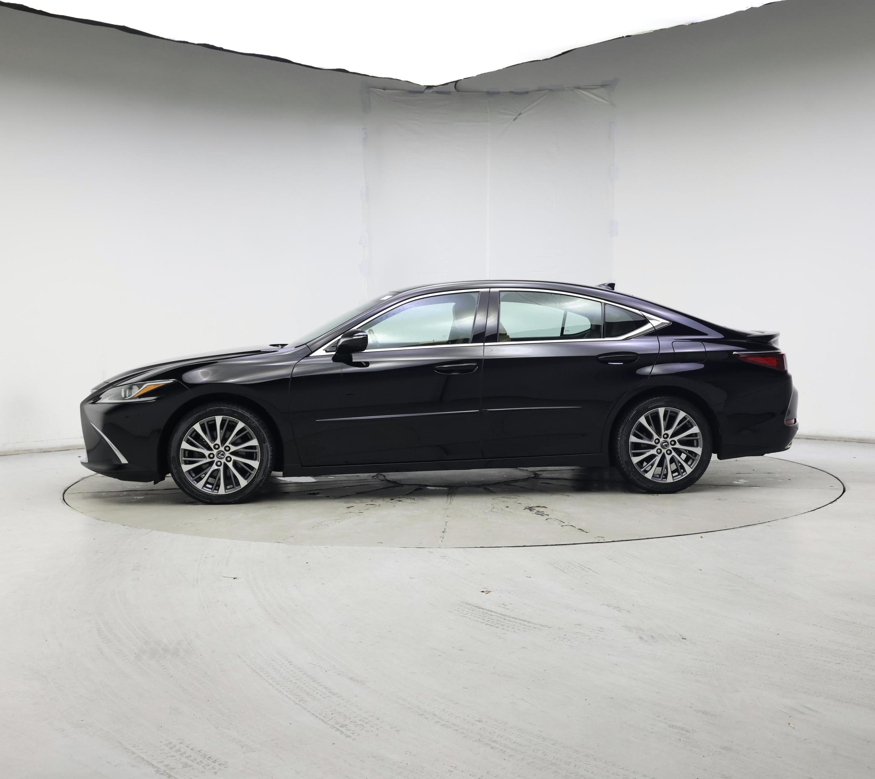 Thumbnail: 2021 Lexus ES - 3