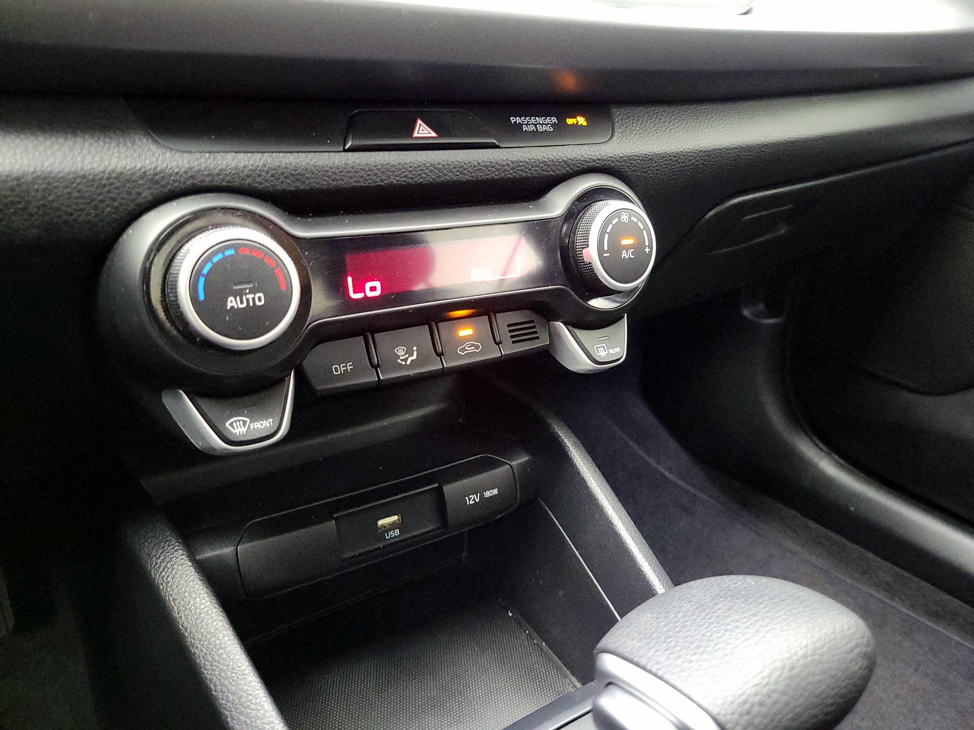 Thumbnail: 2023 Kia Rio - 16