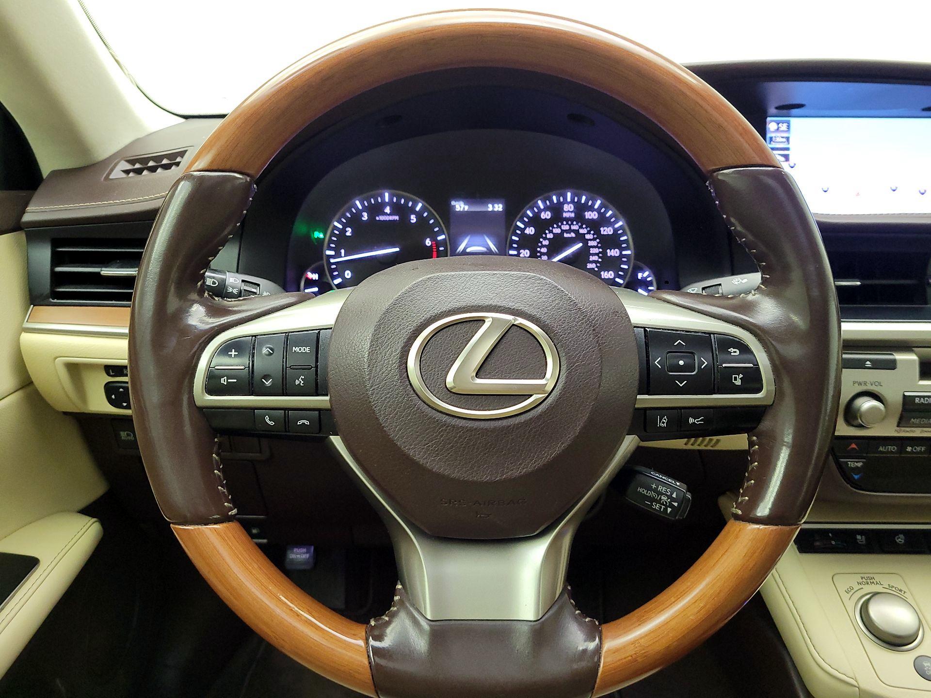 Thumbnail: 2018 Lexus ES - 10