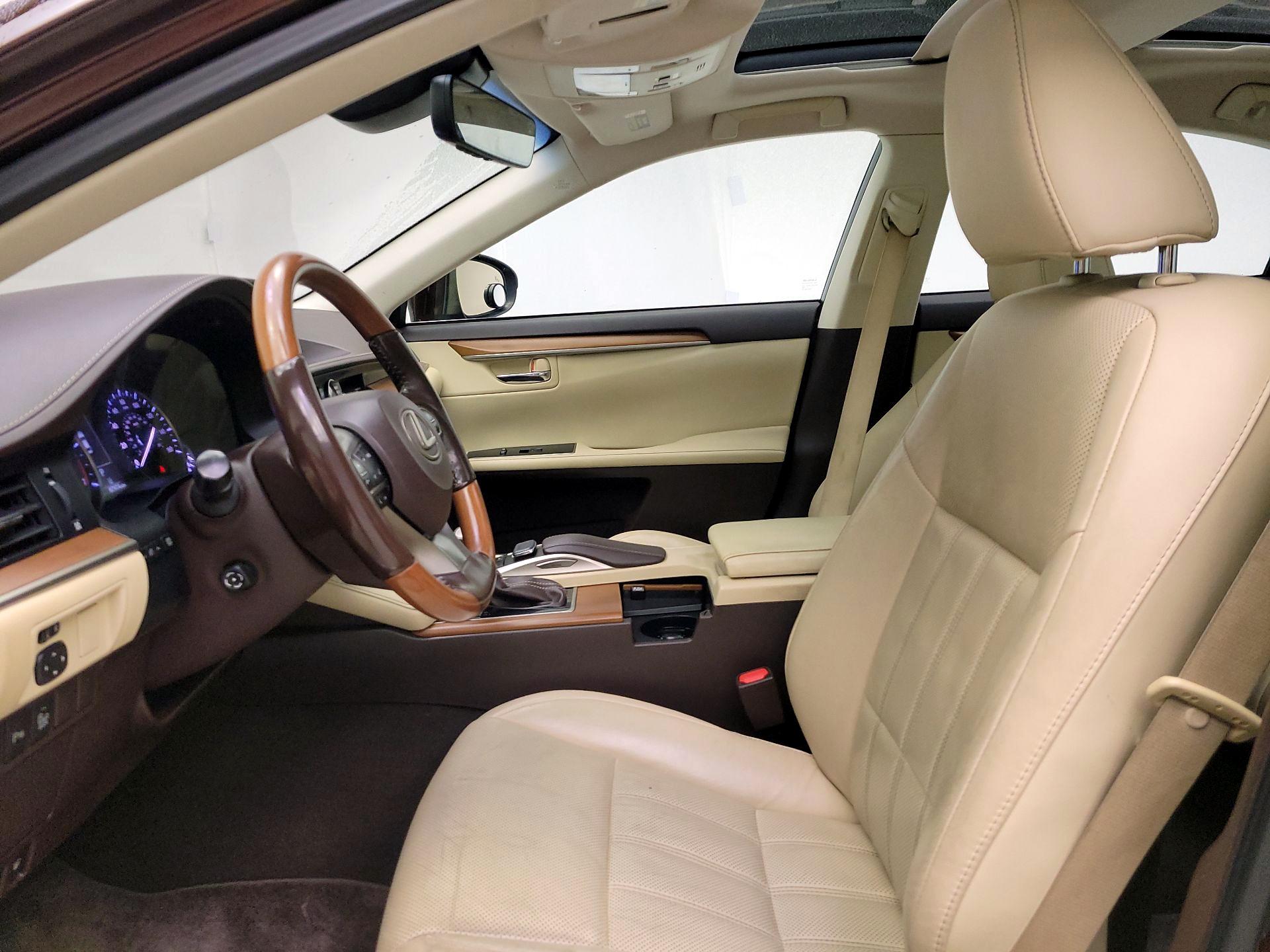 Thumbnail: 2018 Lexus ES - 11