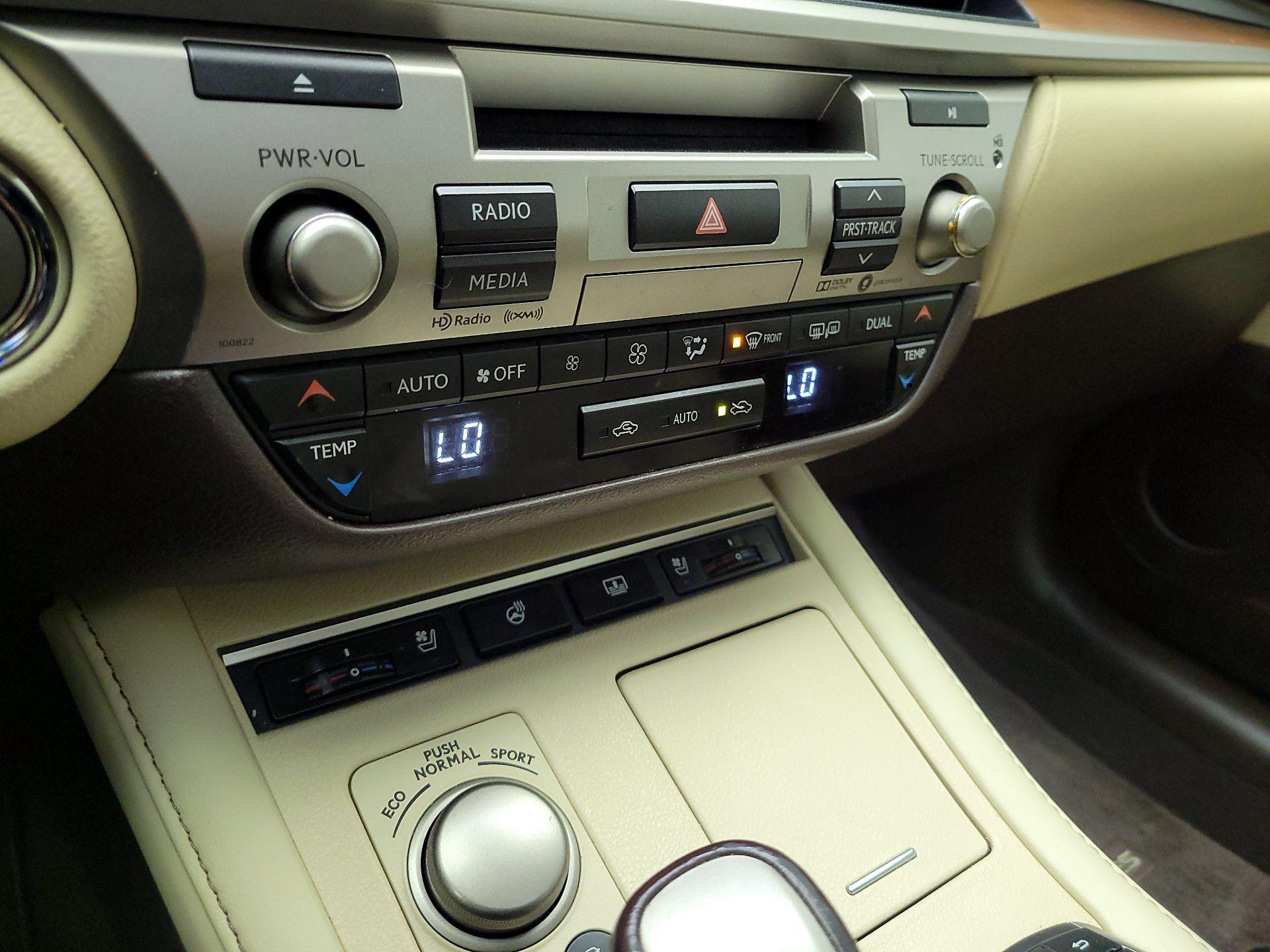 Thumbnail: 2018 Lexus ES - 17