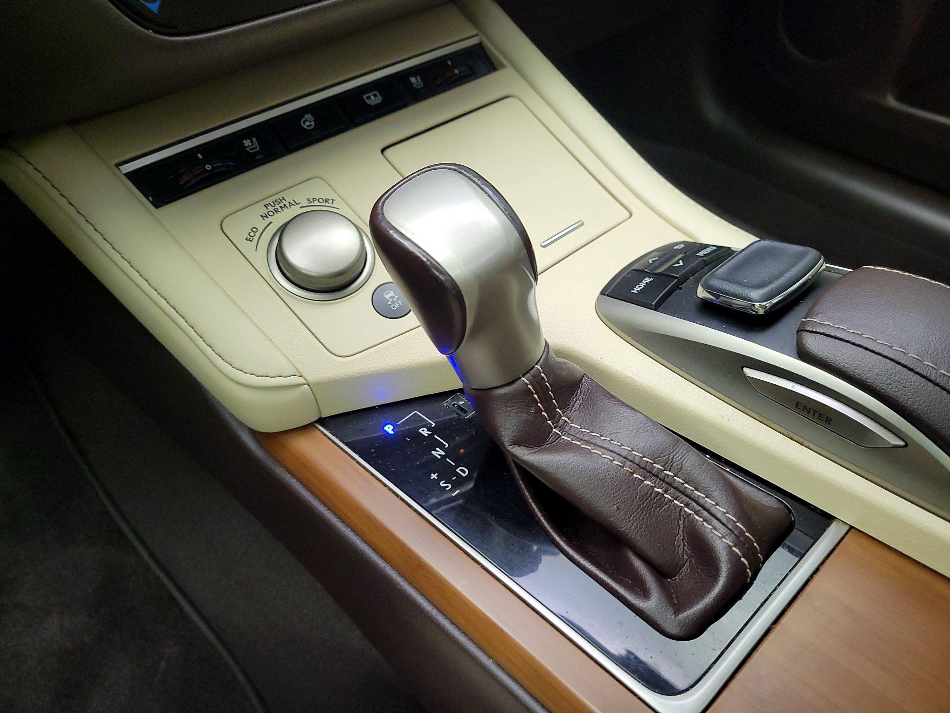 Thumbnail: 2018 Lexus ES - 18