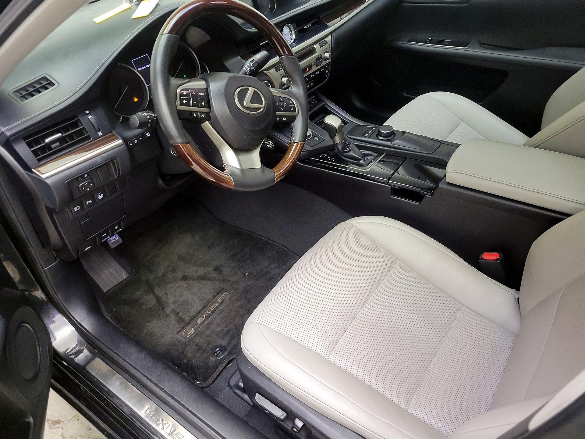 Thumbnail: 2017 Lexus ES - 11