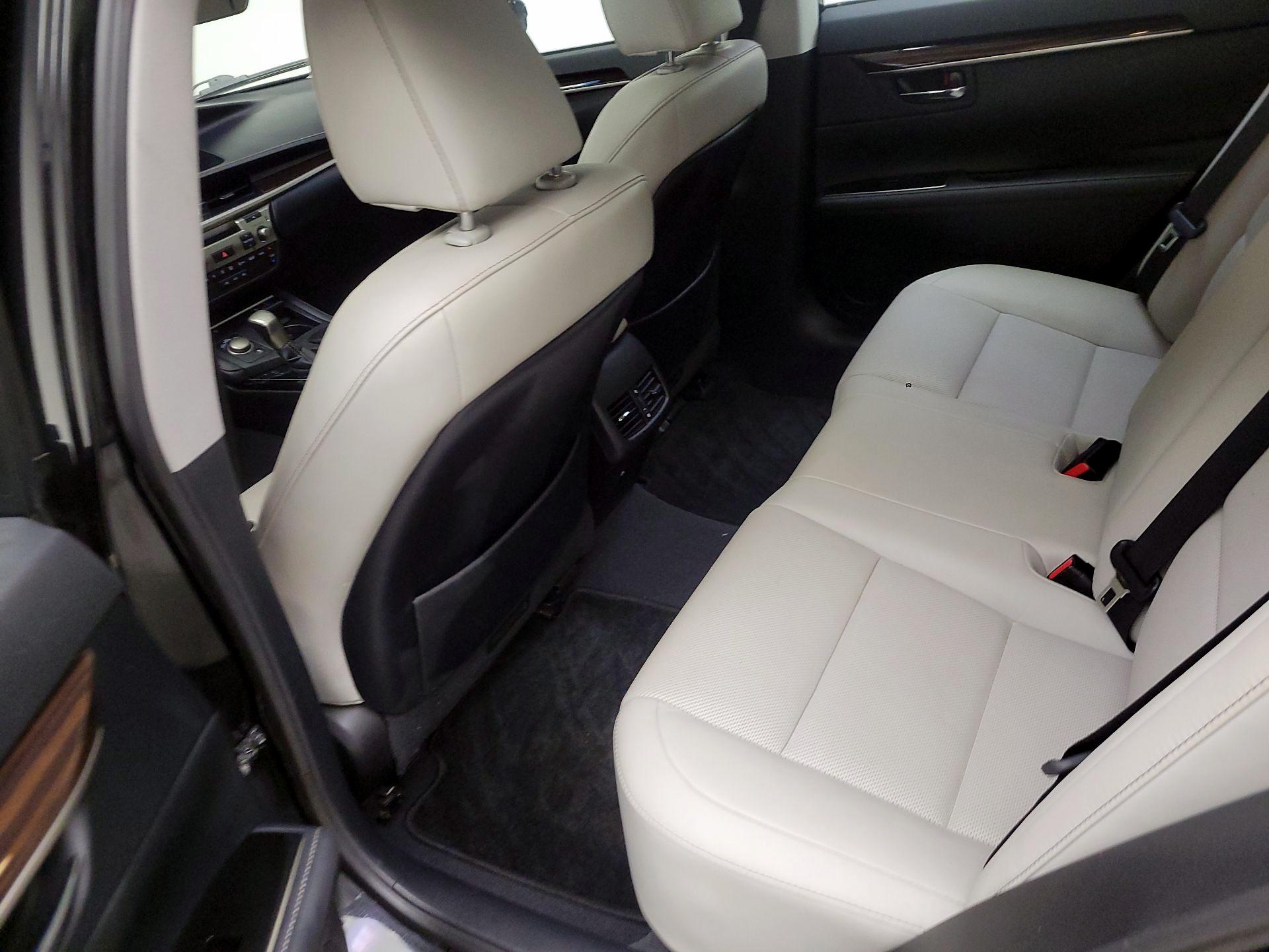 Thumbnail: 2017 Lexus ES - 19