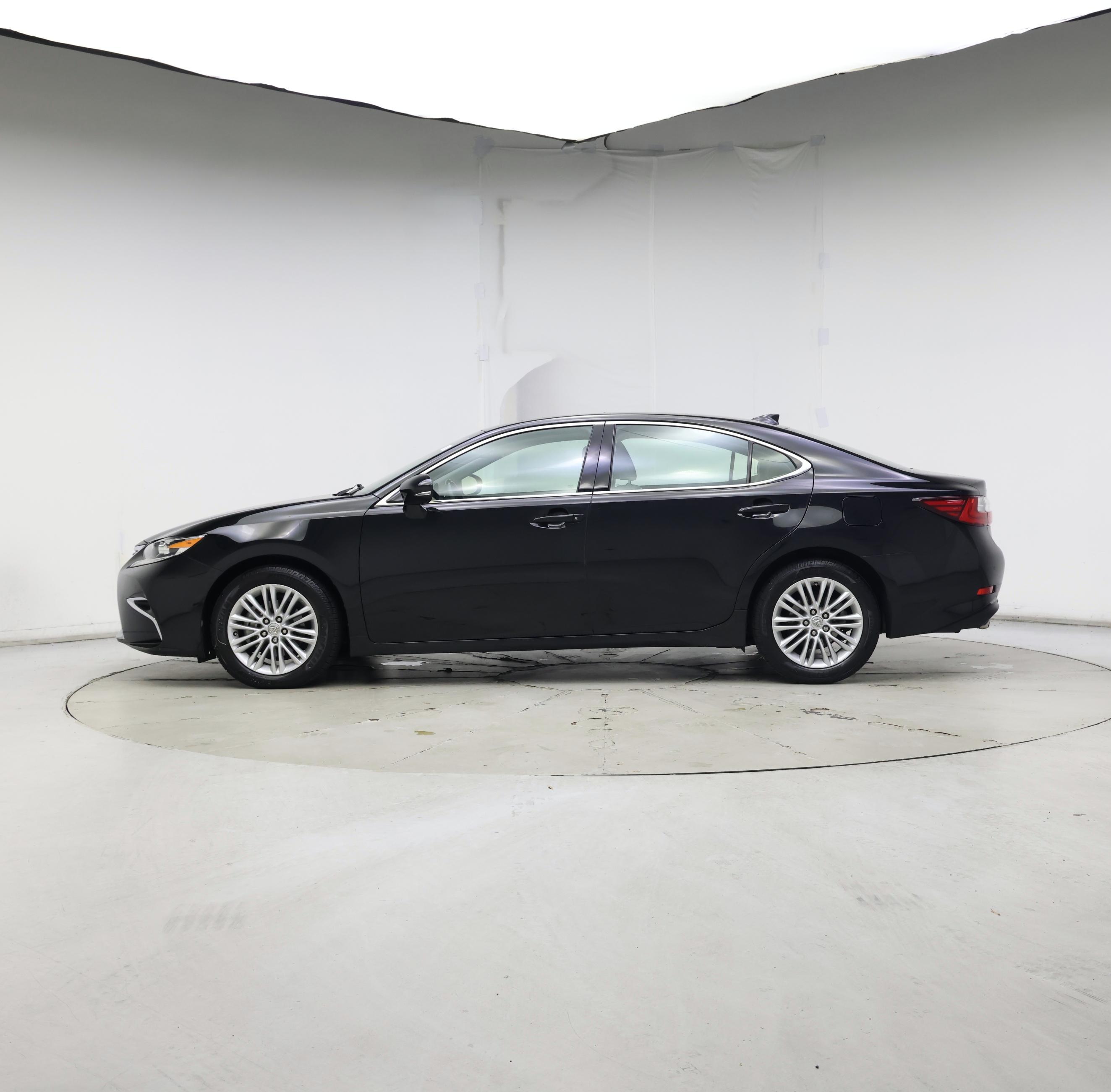 Thumbnail: 2017 Lexus ES - 3