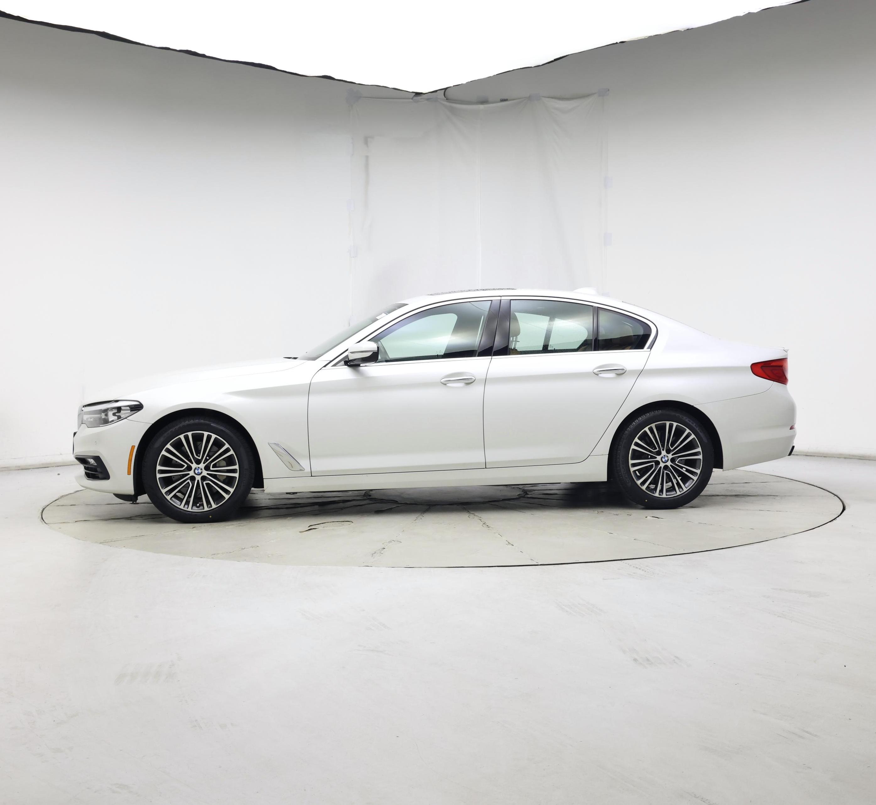 Thumbnail: 2018 BMW 5 Series - 3