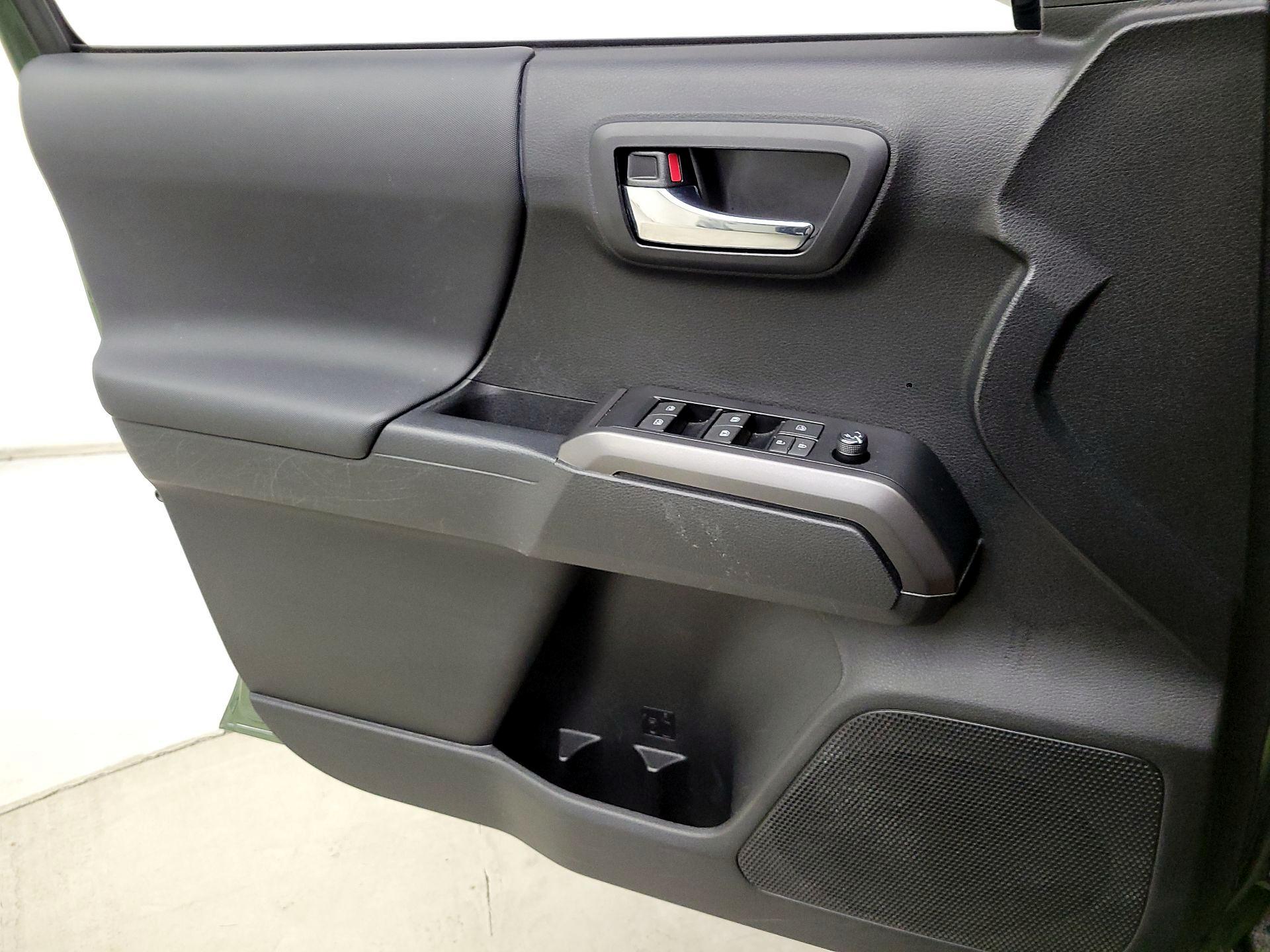 Thumbnail: 2022 Toyota Tacoma - 12