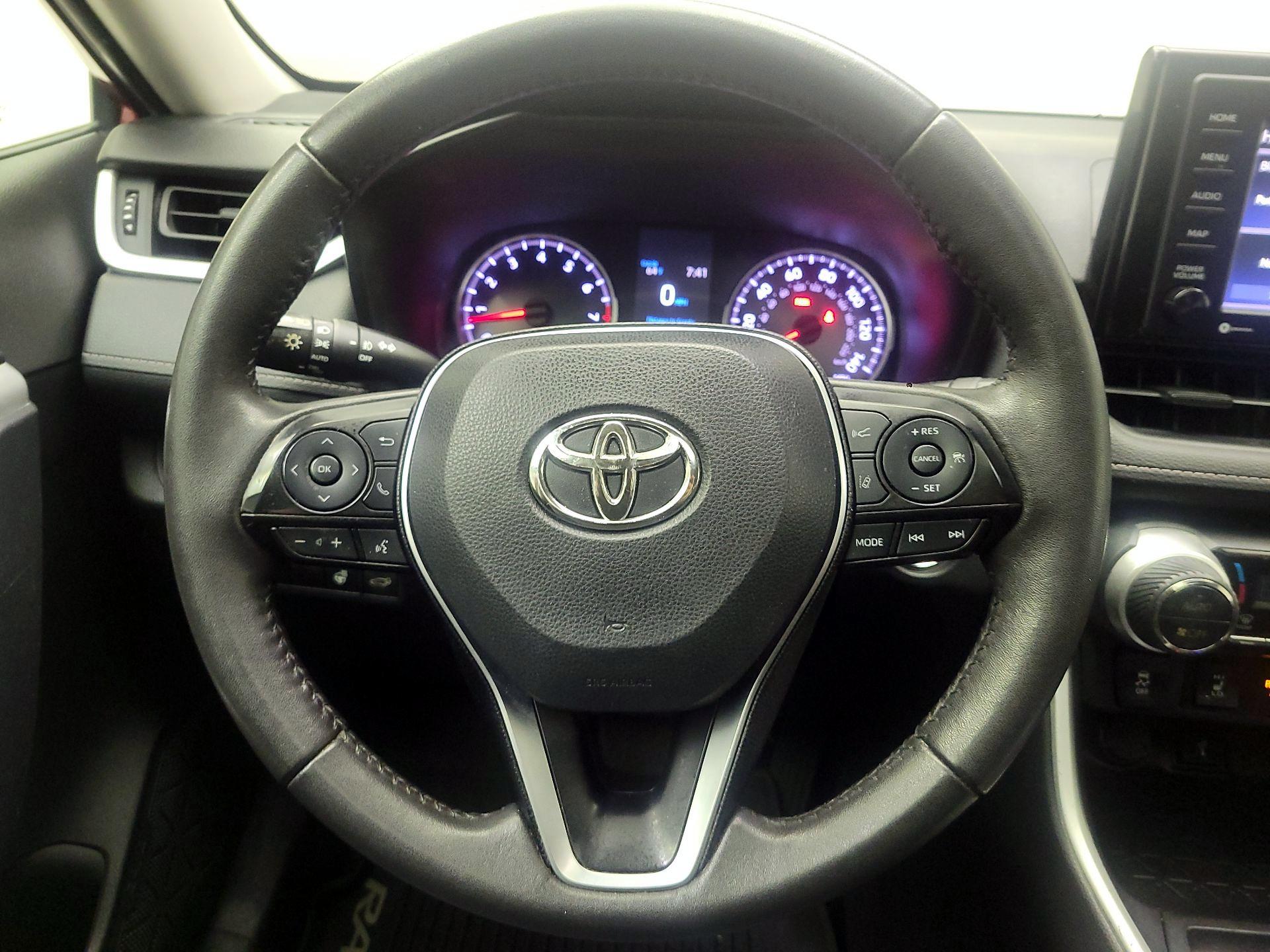 Thumbnail: 2020 Toyota RAV4 - 10