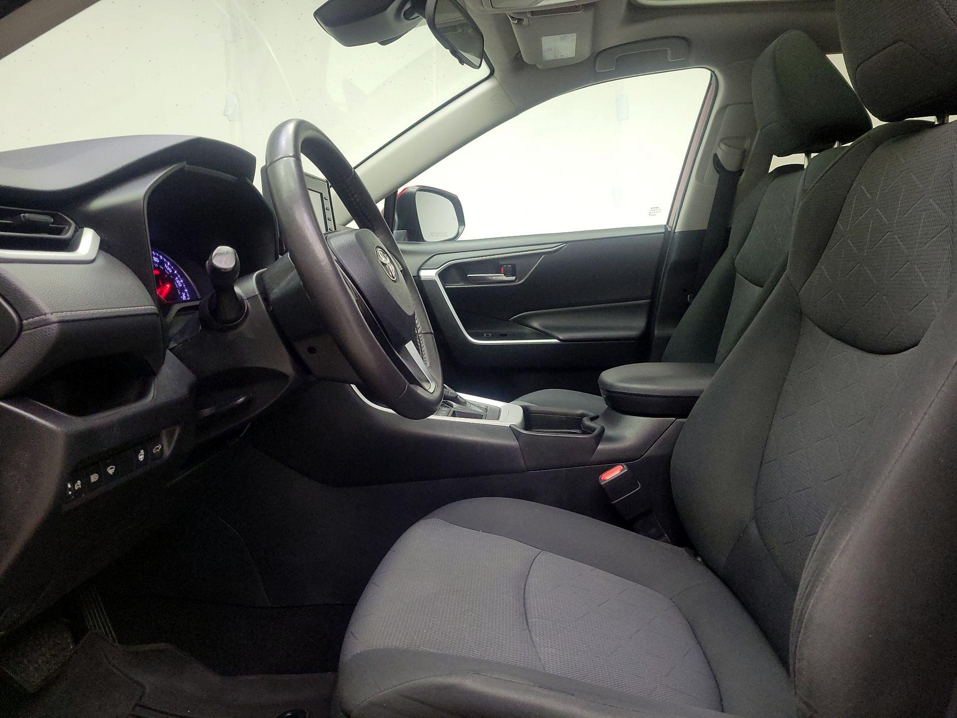 Thumbnail: 2020 Toyota RAV4 - 11