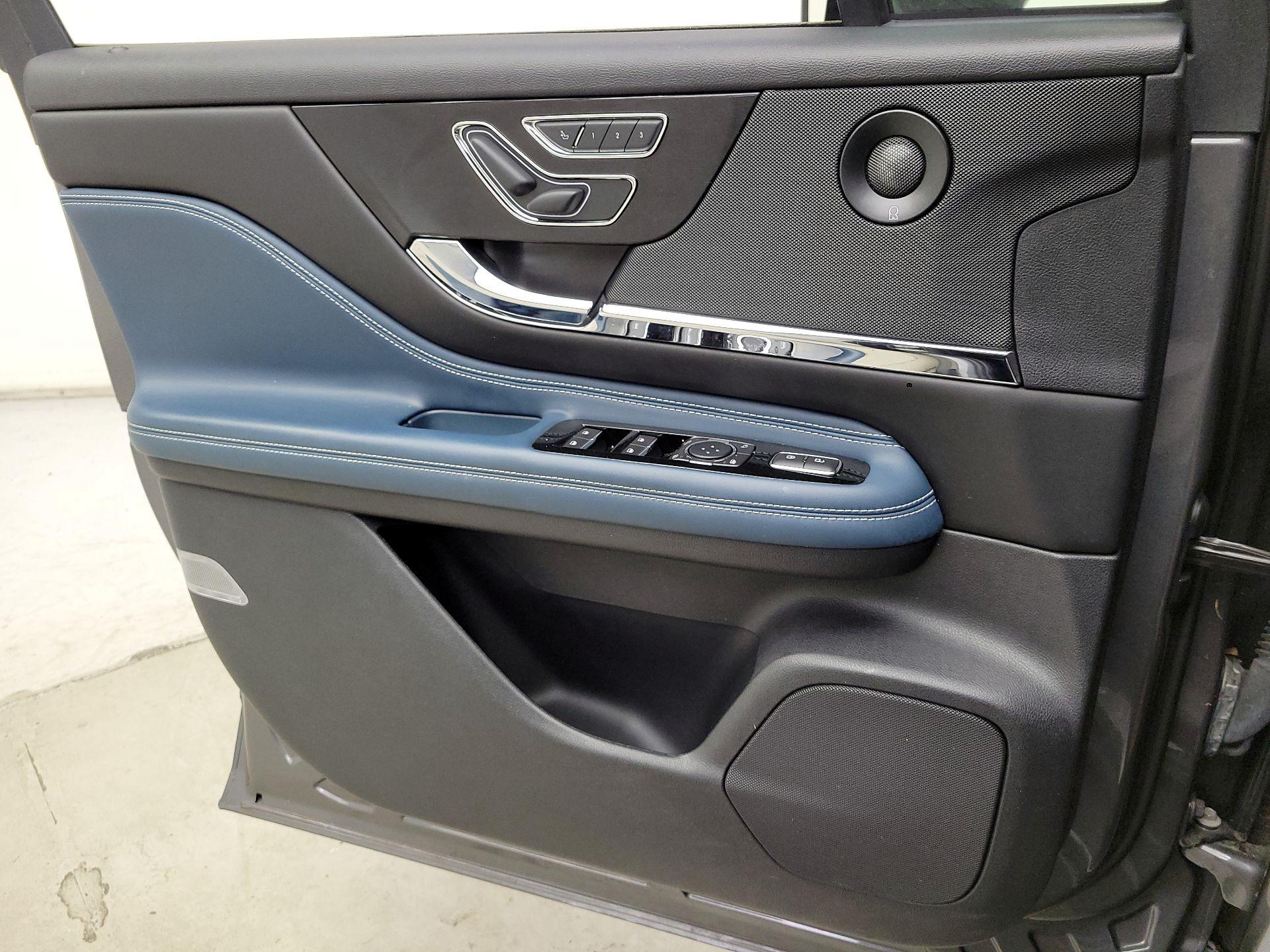 Thumbnail: 2021 Lincoln Corsair - 12