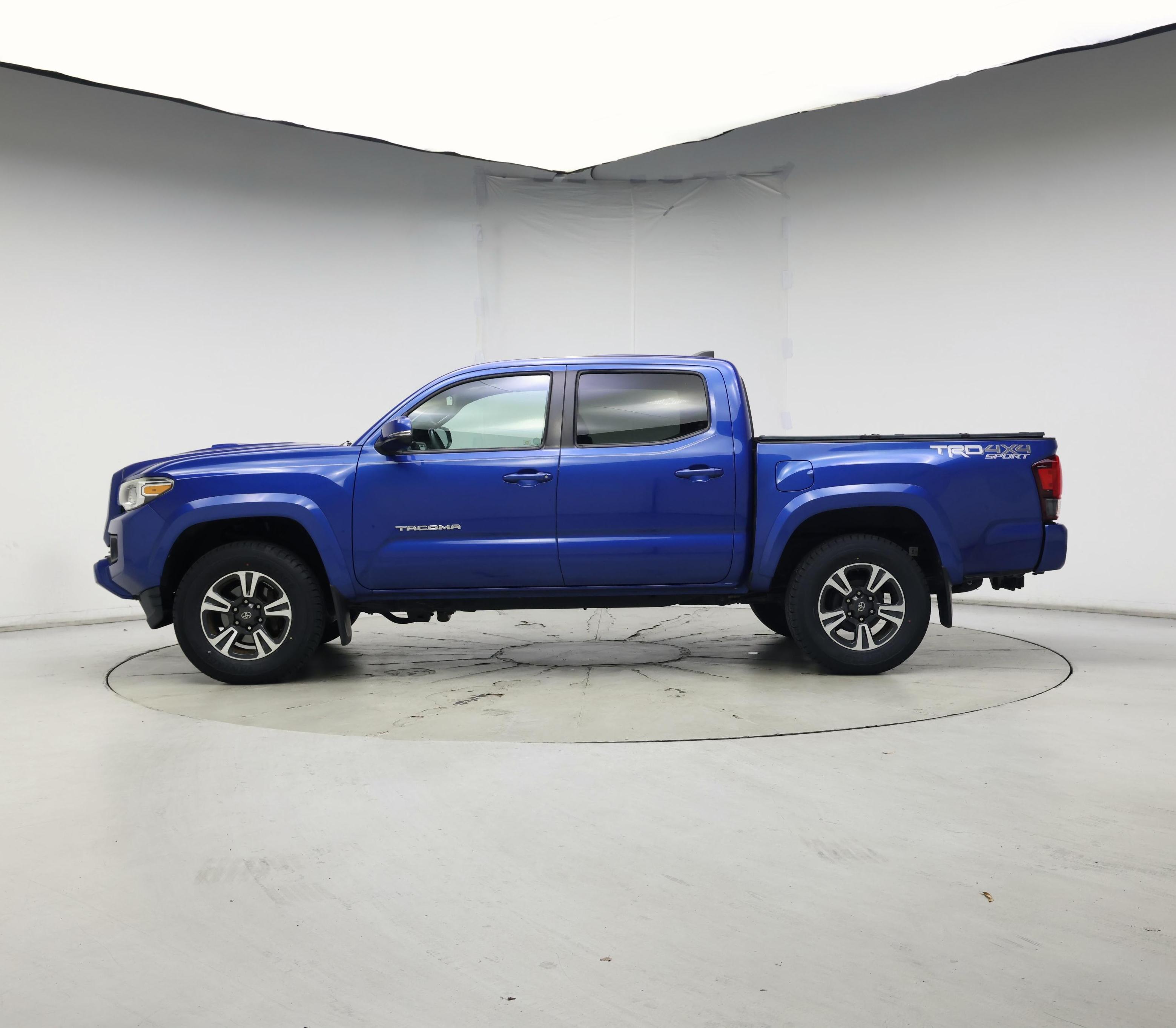 Thumbnail: 2018 Toyota Tacoma - 3