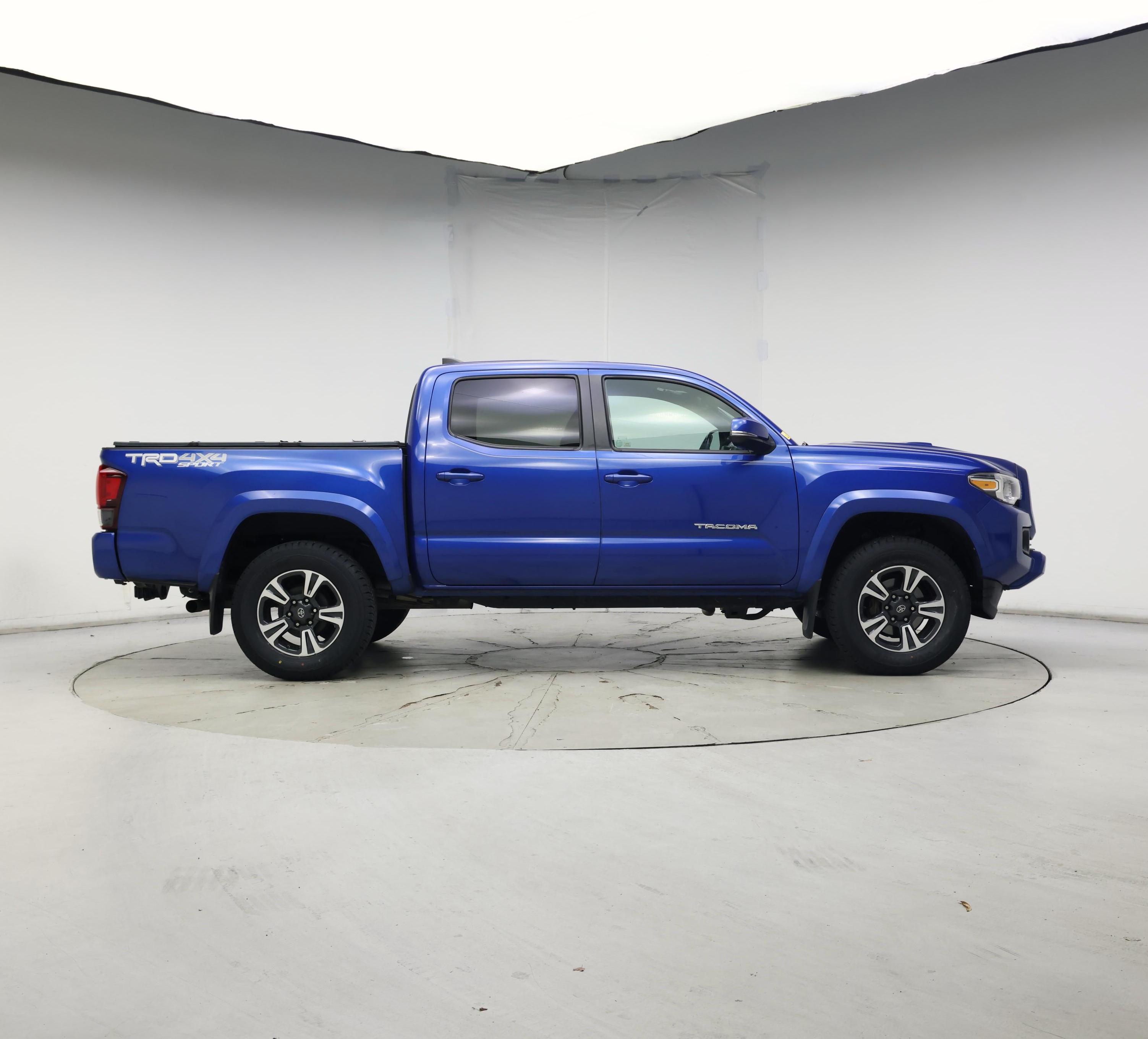 Thumbnail: 2018 Toyota Tacoma - 7