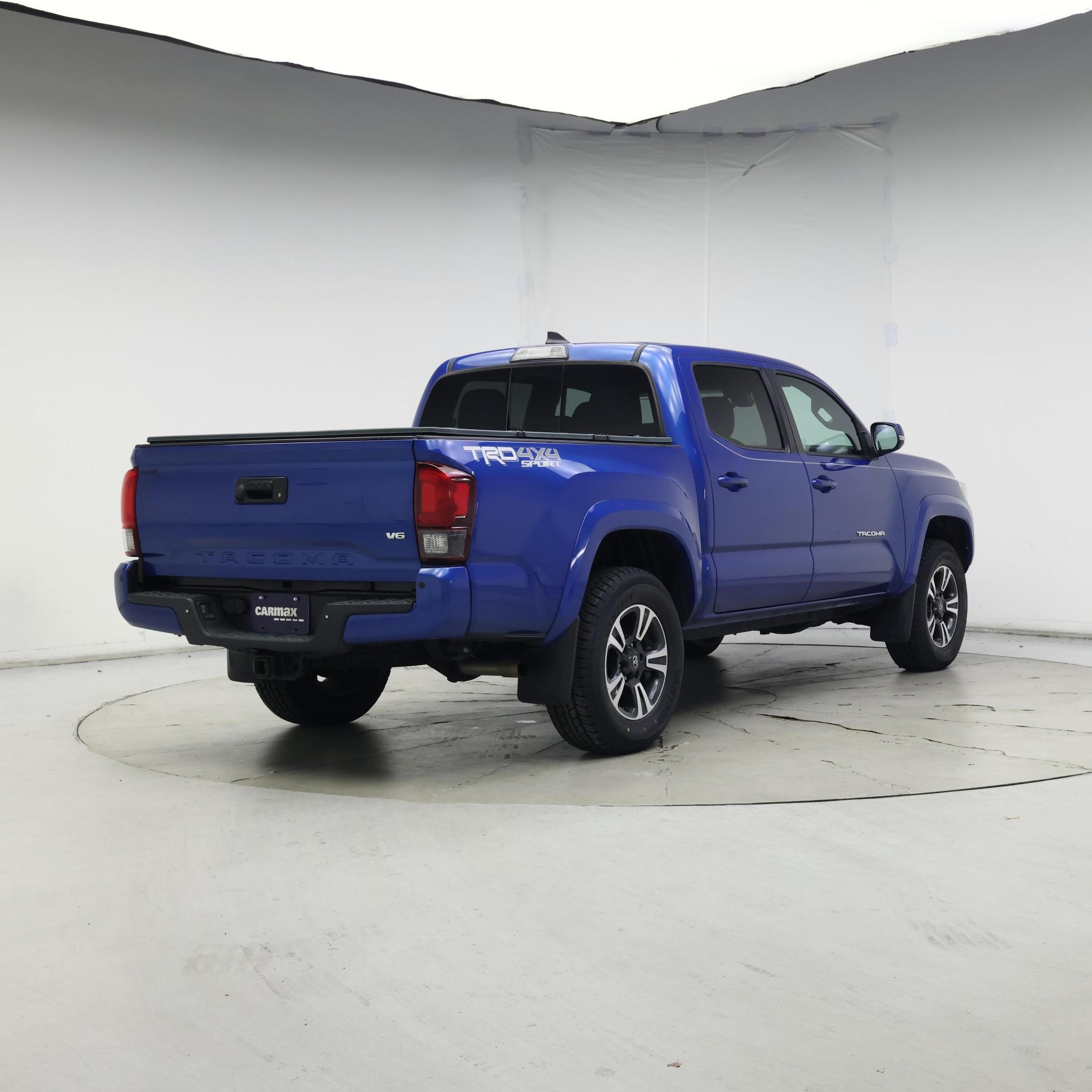 Thumbnail: 2018 Toyota Tacoma - 8
