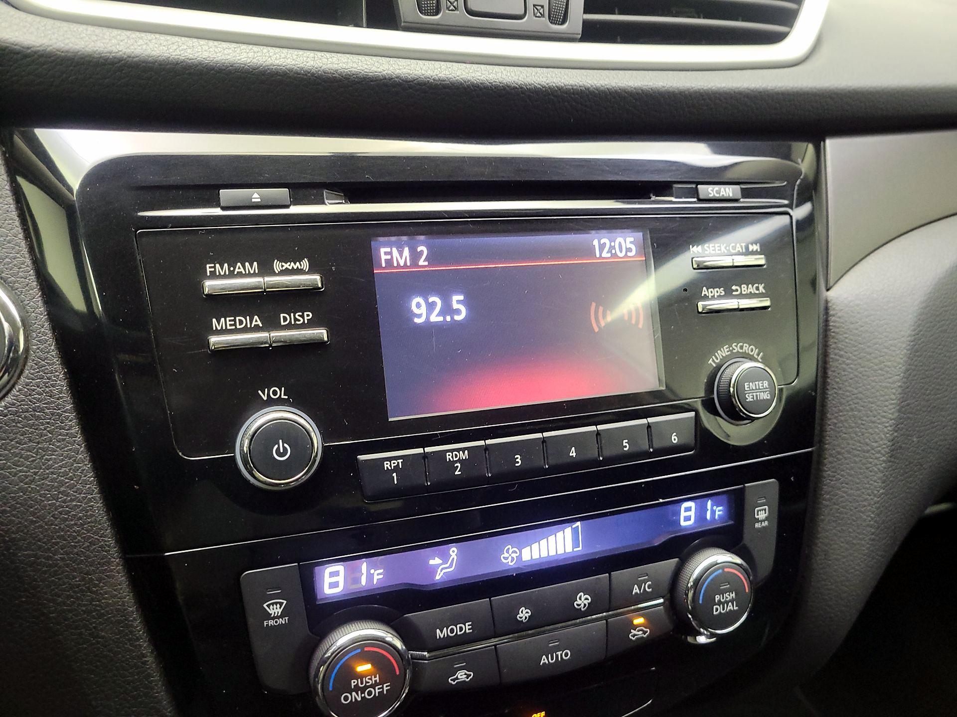 Thumbnail: 2016 Nissan Rogue - 15