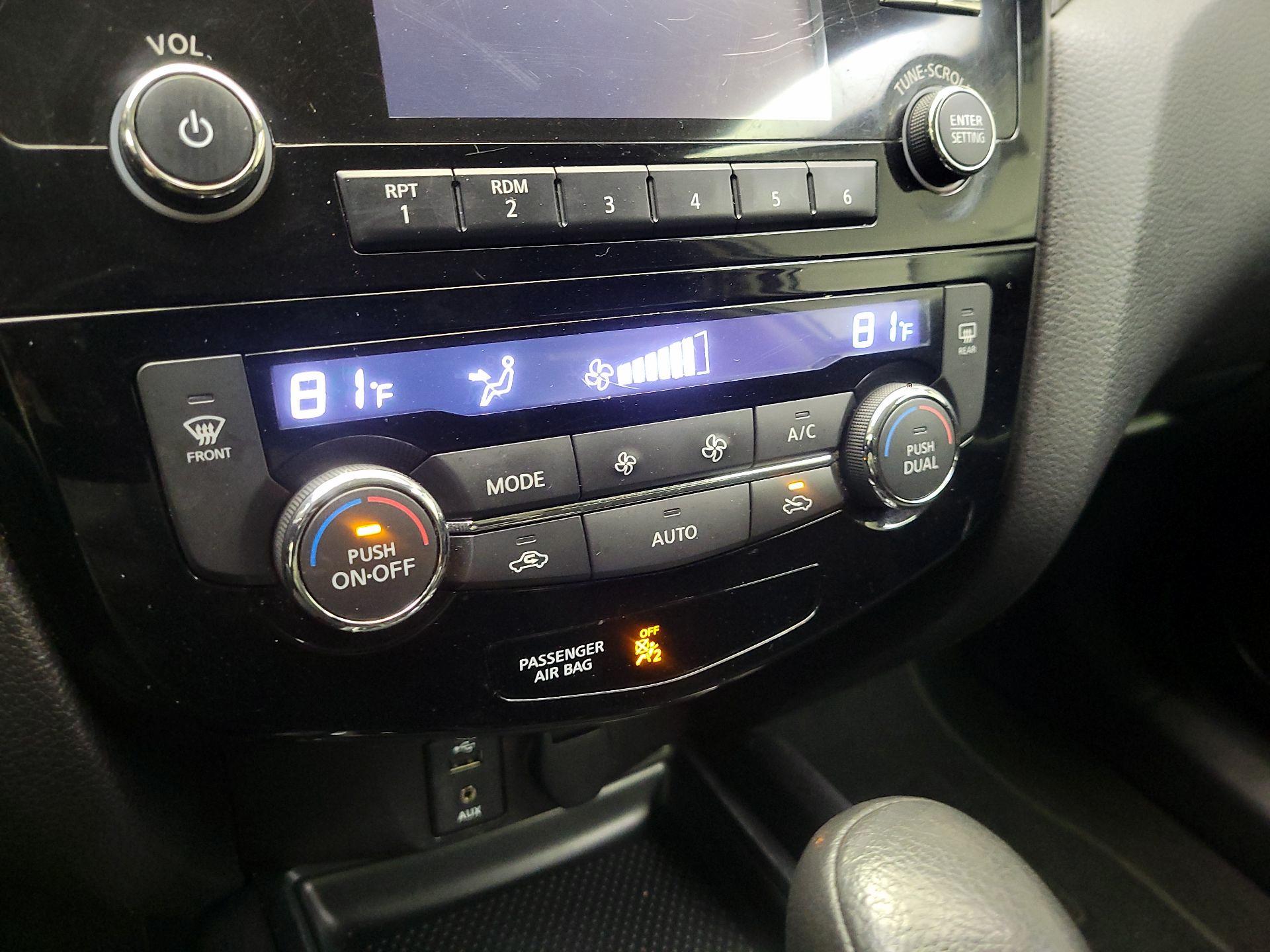 Thumbnail: 2016 Nissan Rogue - 16