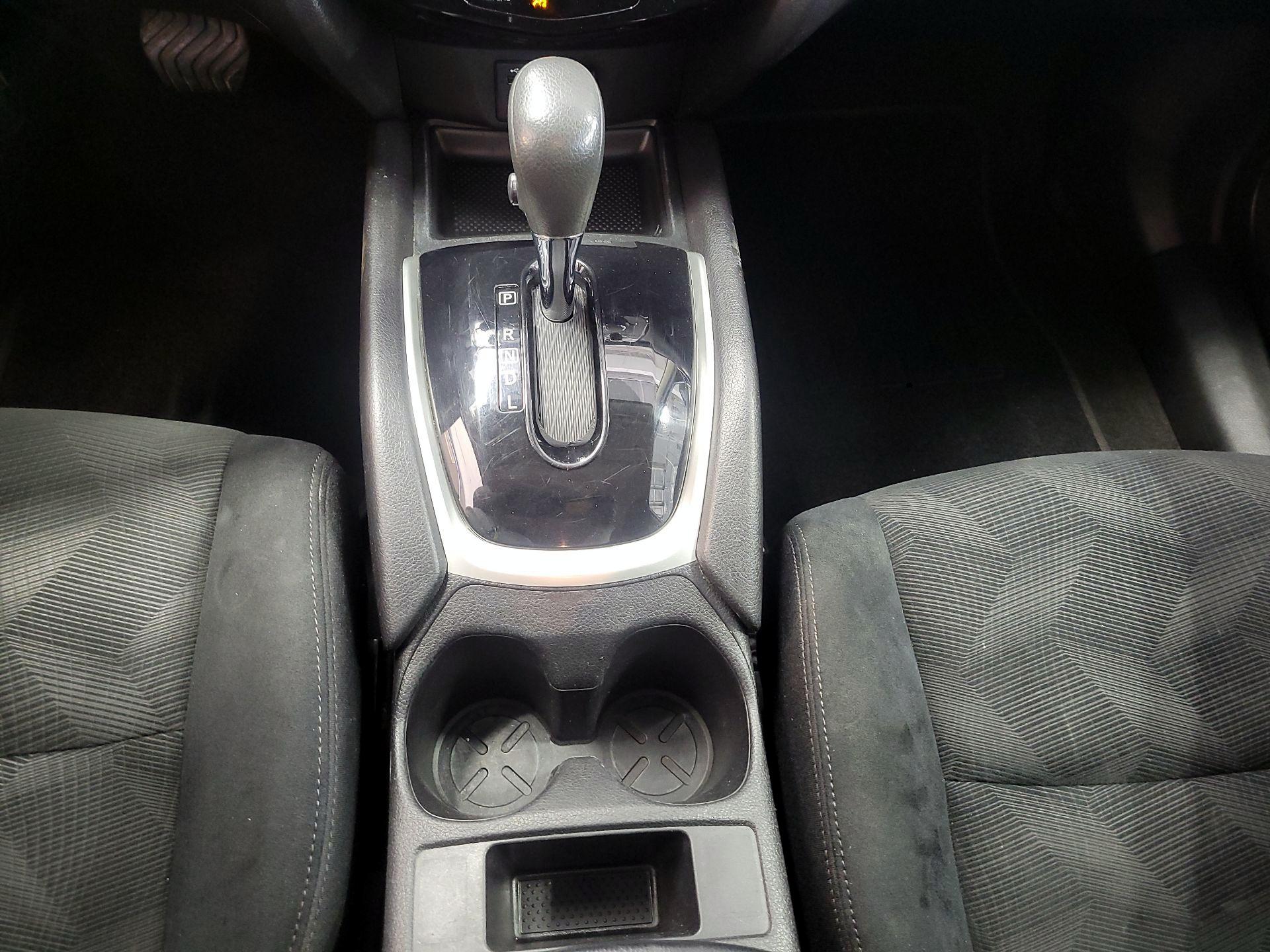 Thumbnail: 2016 Nissan Rogue - 17