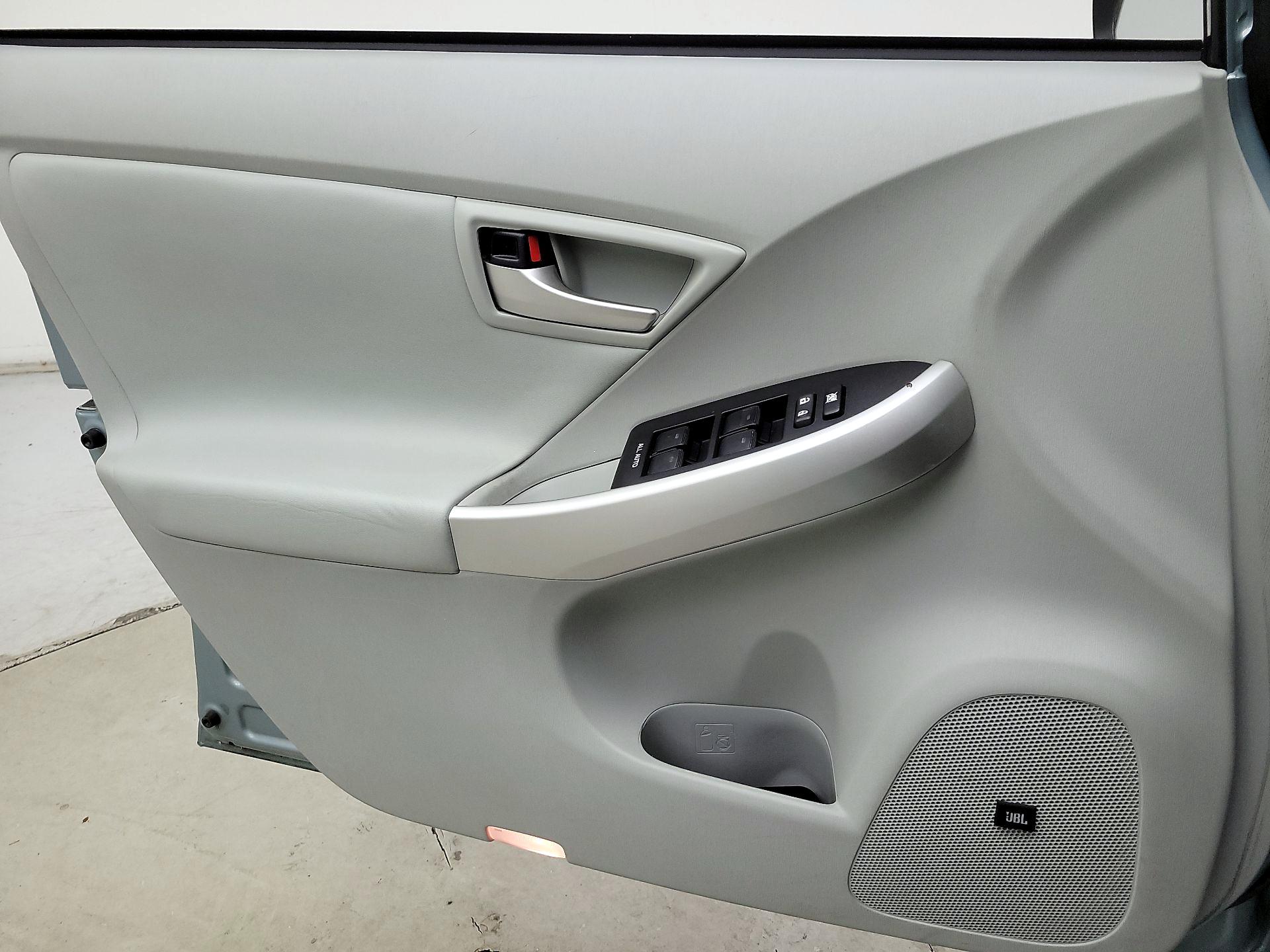 Thumbnail: 2015 Toyota Prius - 12
