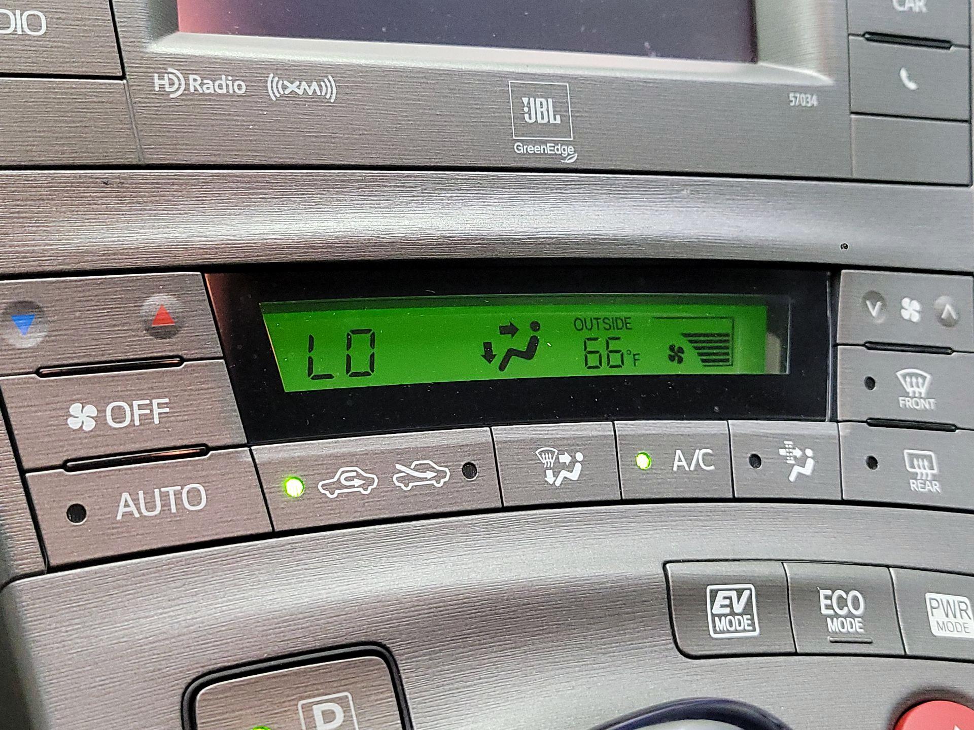 Thumbnail: 2015 Toyota Prius - 16