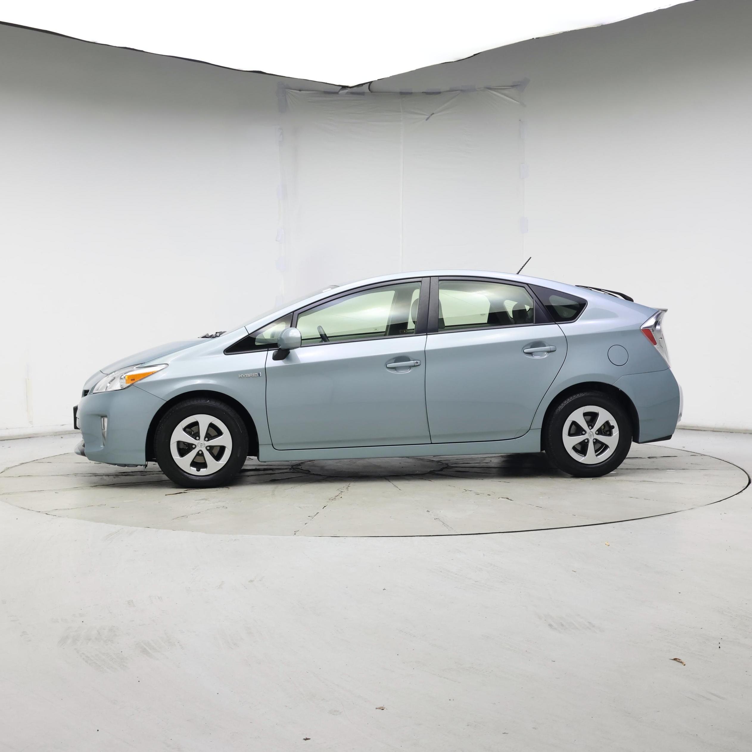 Thumbnail: 2015 Toyota Prius - 3
