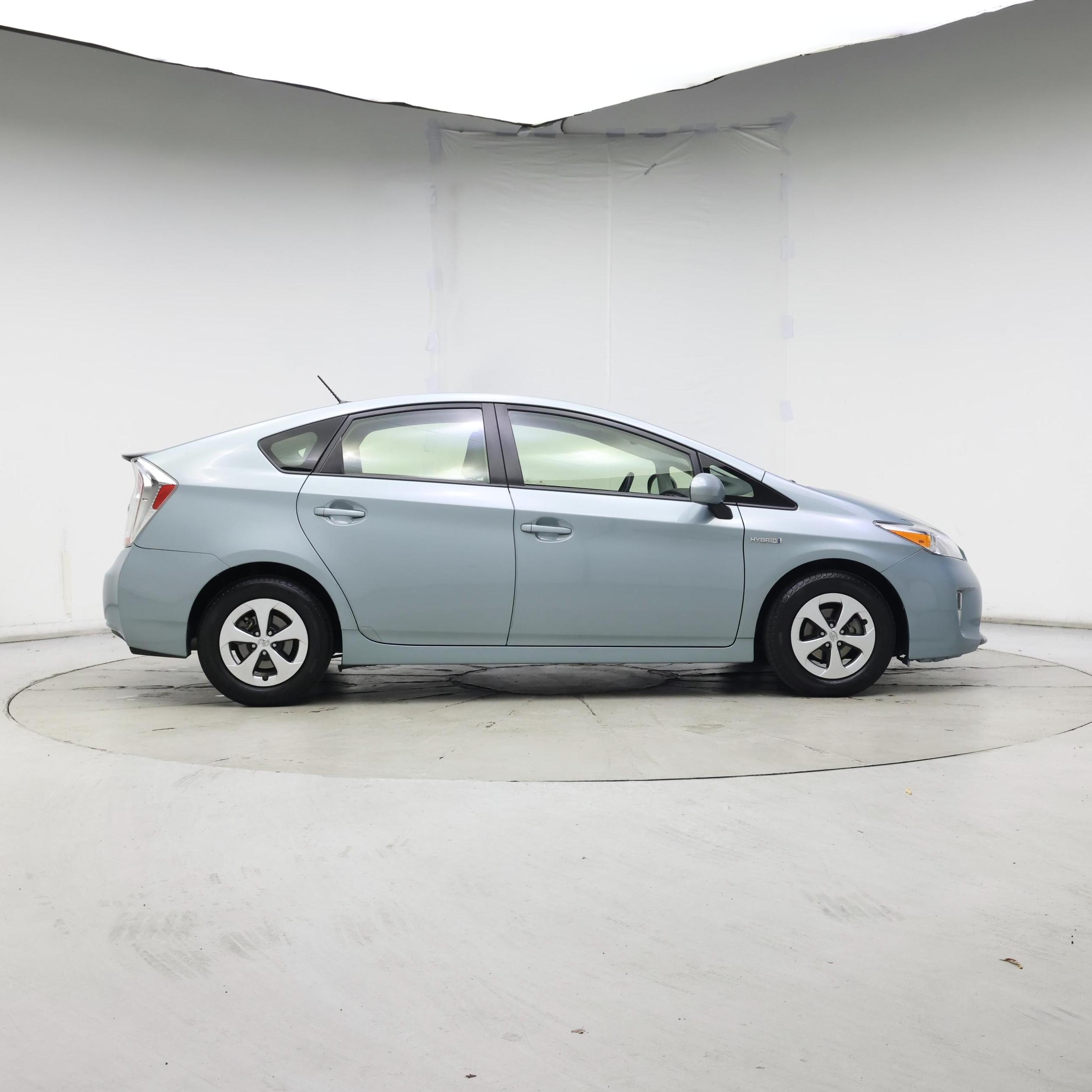 Thumbnail: 2015 Toyota Prius - 7