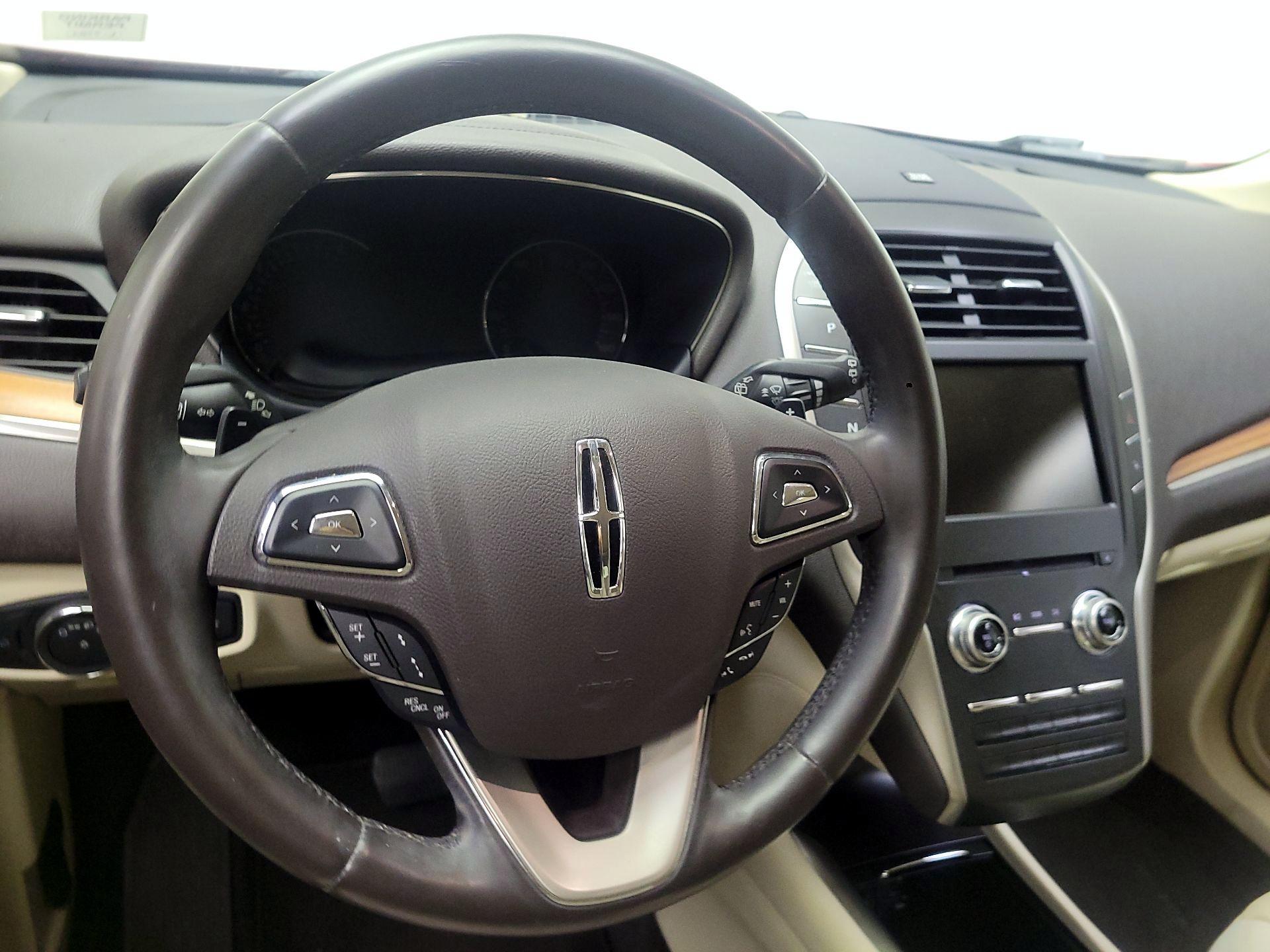 Thumbnail: 2015 Lincoln MKC - 10