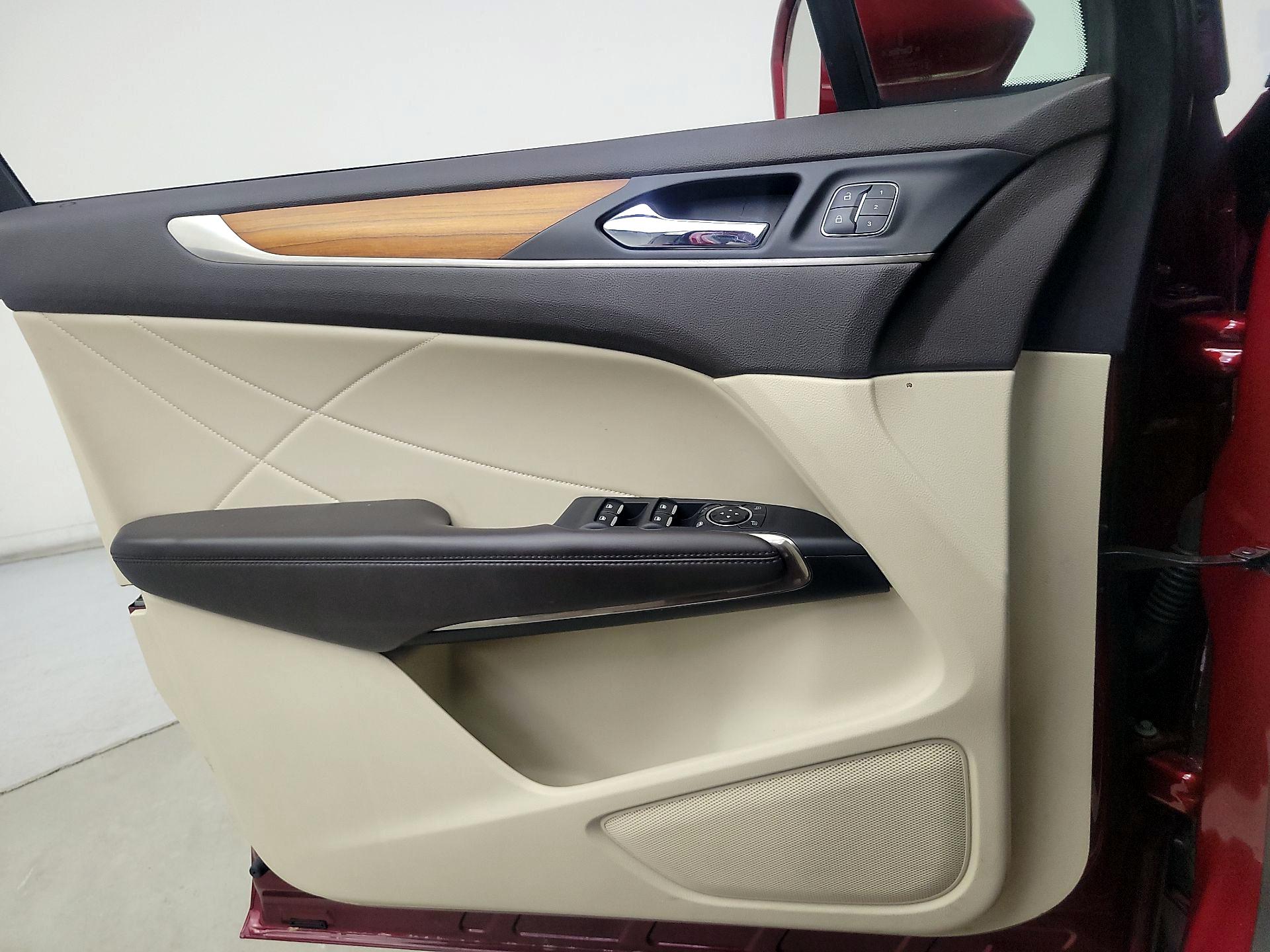 Thumbnail: 2015 Lincoln MKC - 12