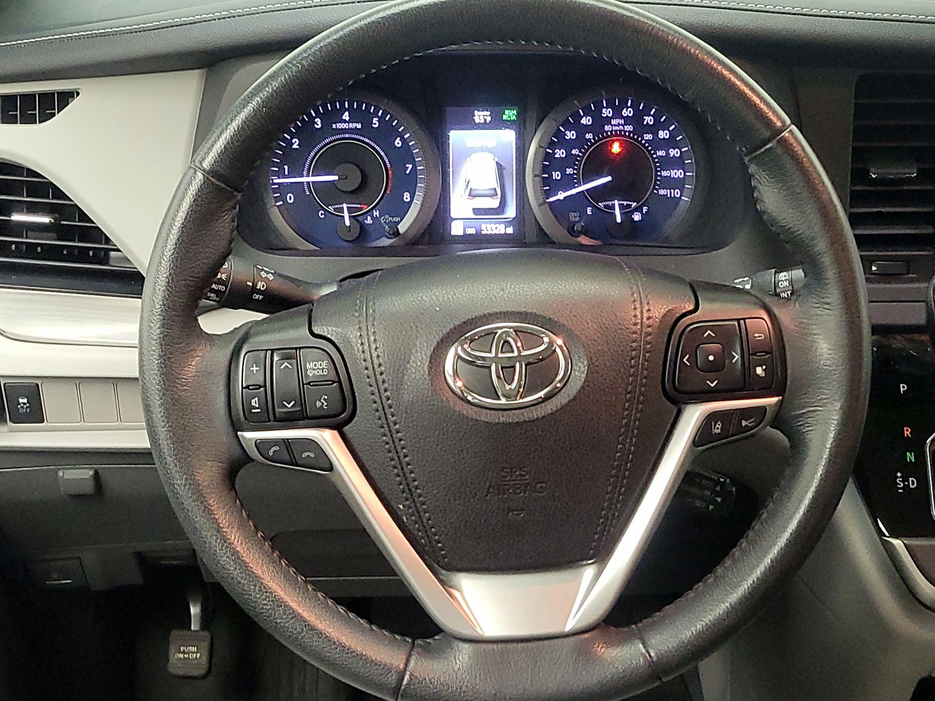 Thumbnail: 2020 Toyota Sienna - 10