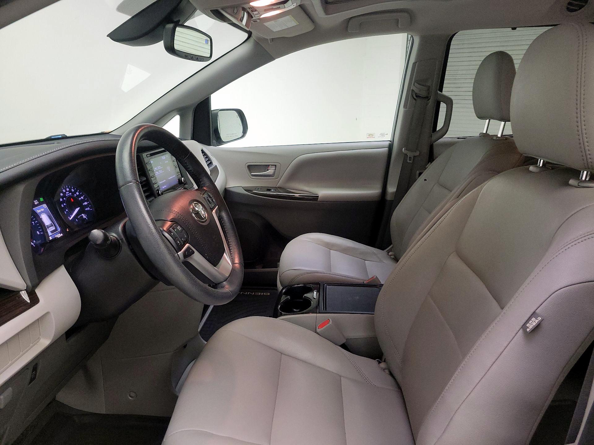 Thumbnail: 2020 Toyota Sienna - 11