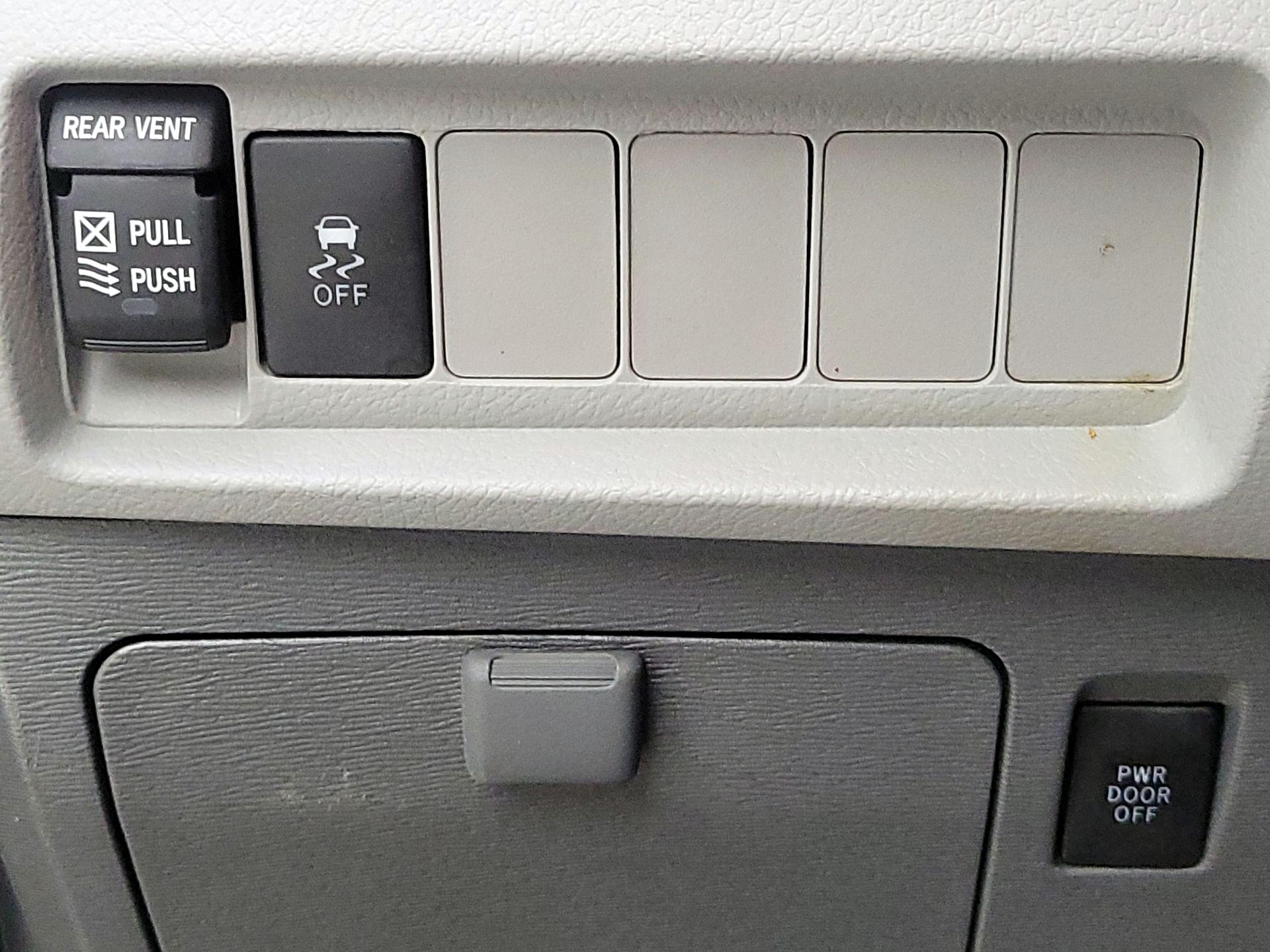 Thumbnail: 2020 Toyota Sienna - 13