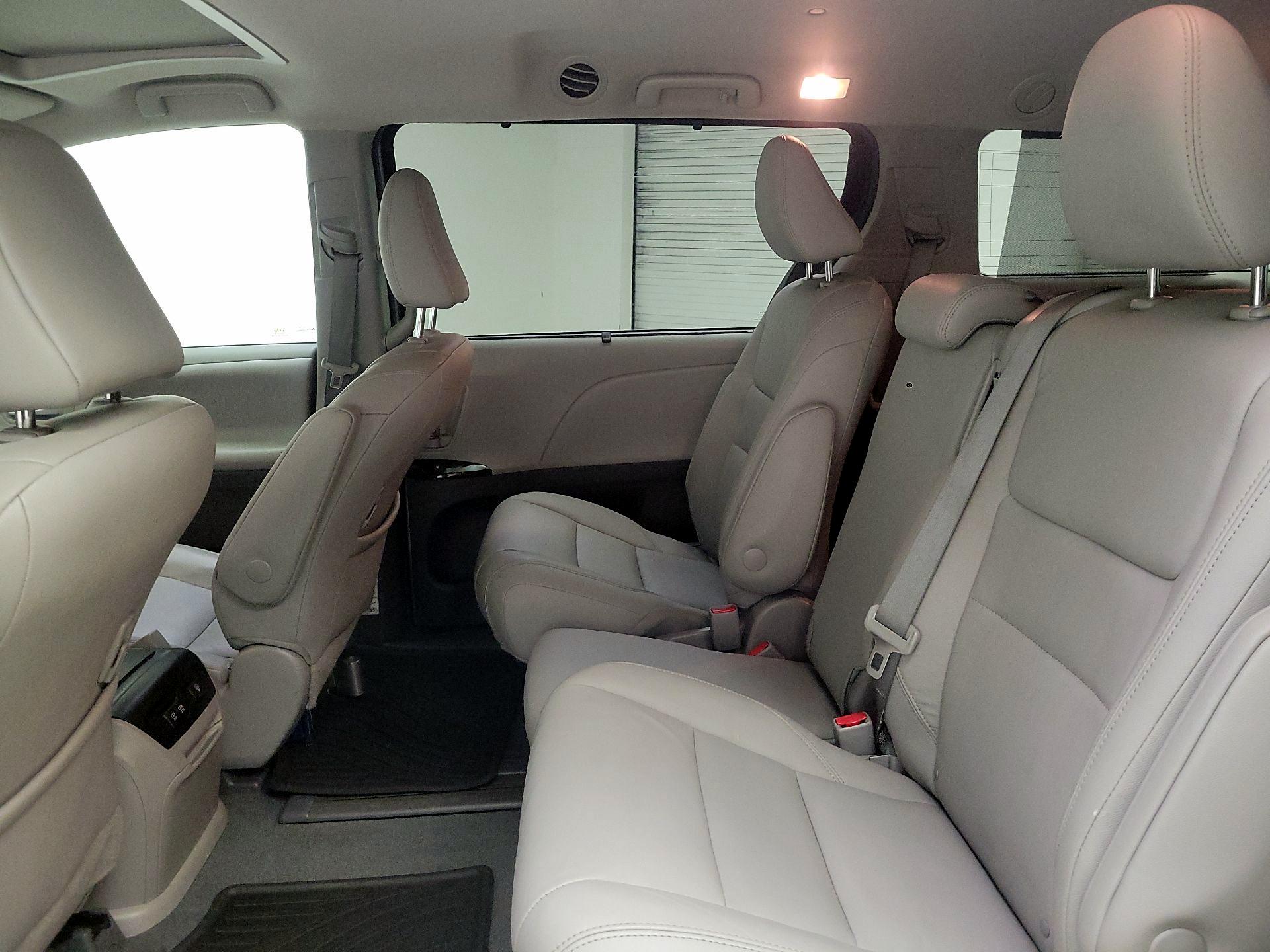 Thumbnail: 2020 Toyota Sienna - 20