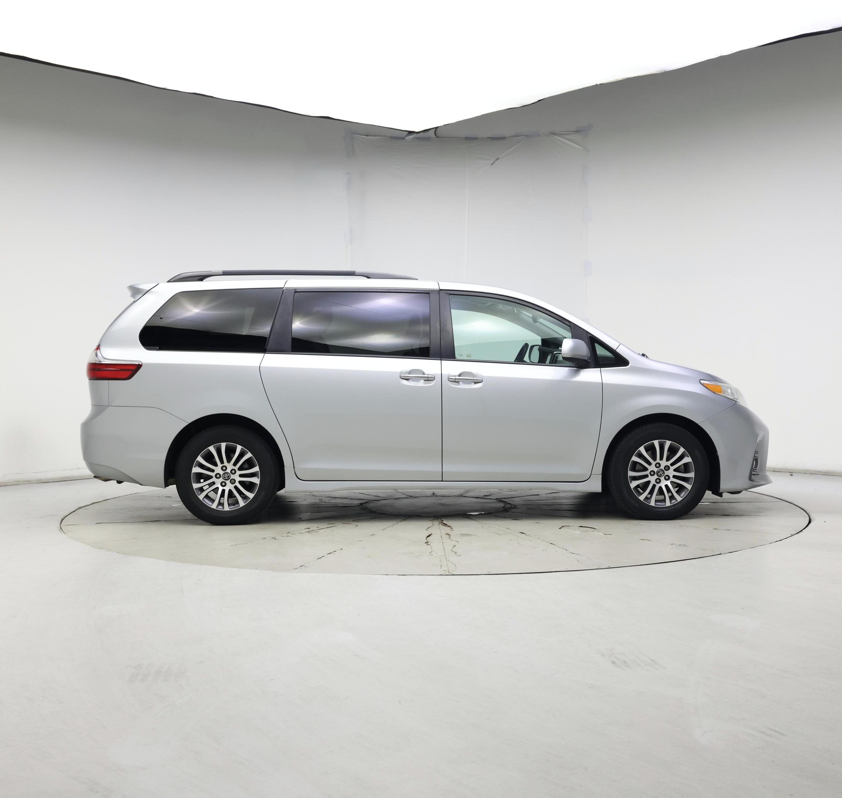 Thumbnail: 2020 Toyota Sienna - 7