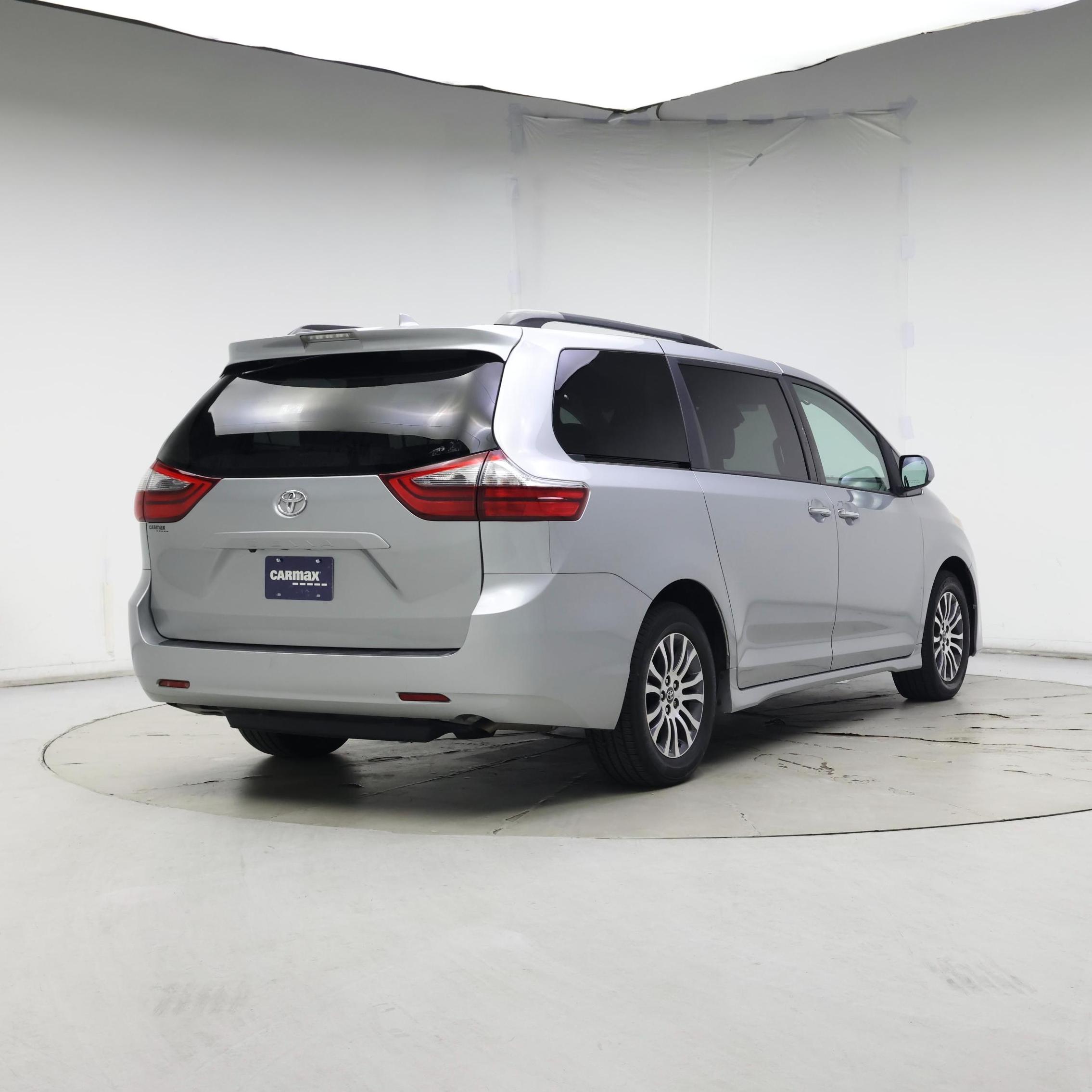 Thumbnail: 2020 Toyota Sienna - 8