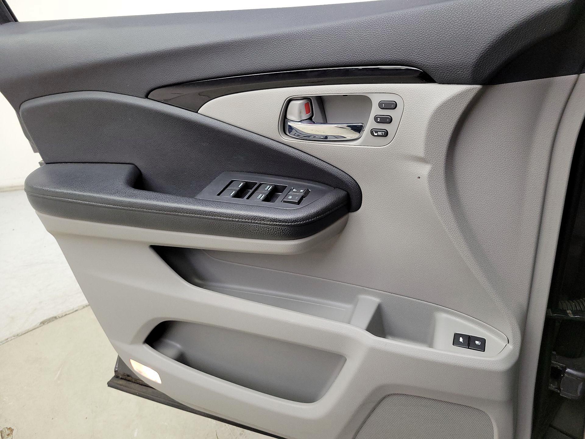 Thumbnail: 2019 Honda Pilot - 12
