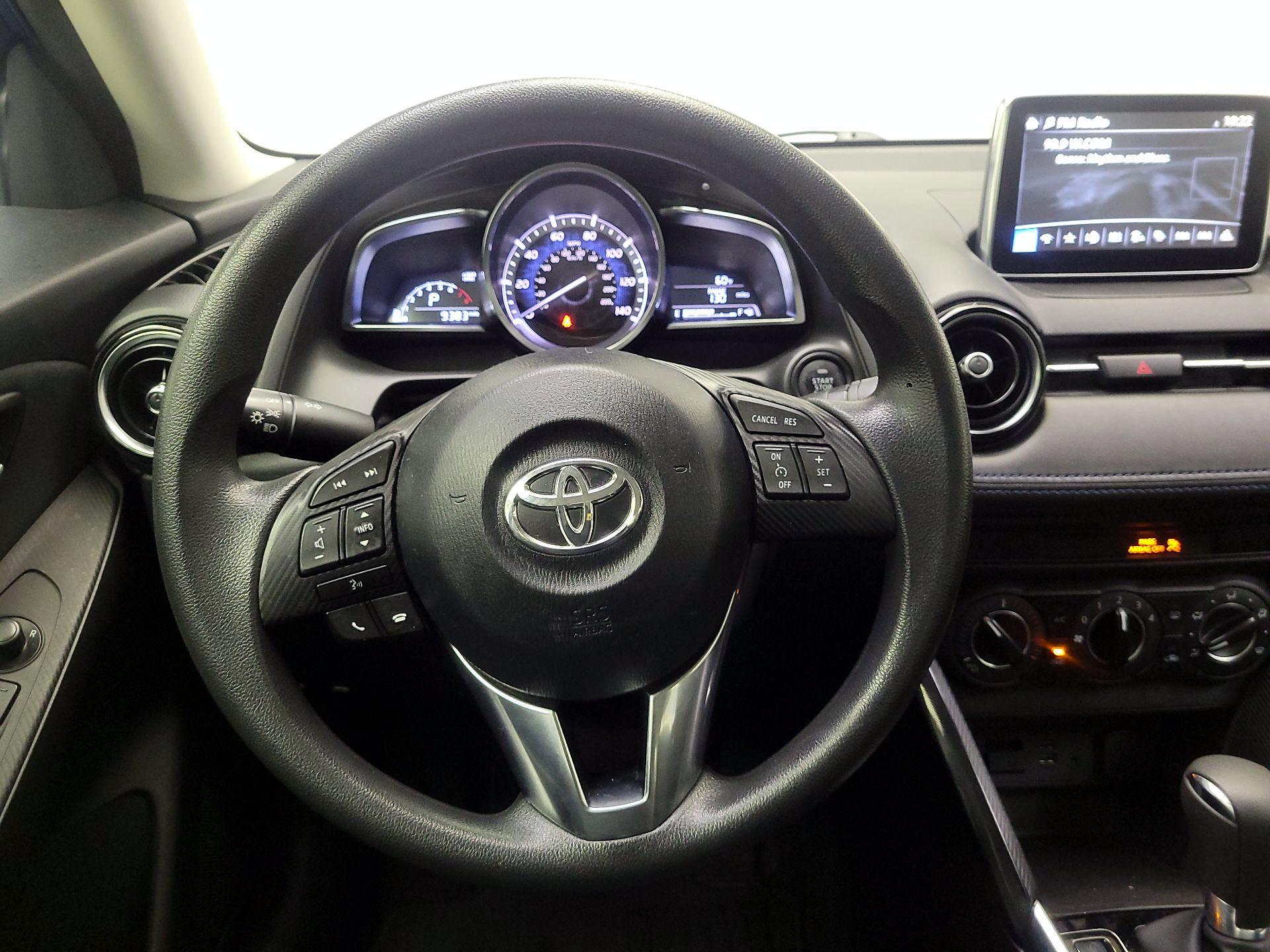 Thumbnail: 2017 Toyota Yaris iA - 10