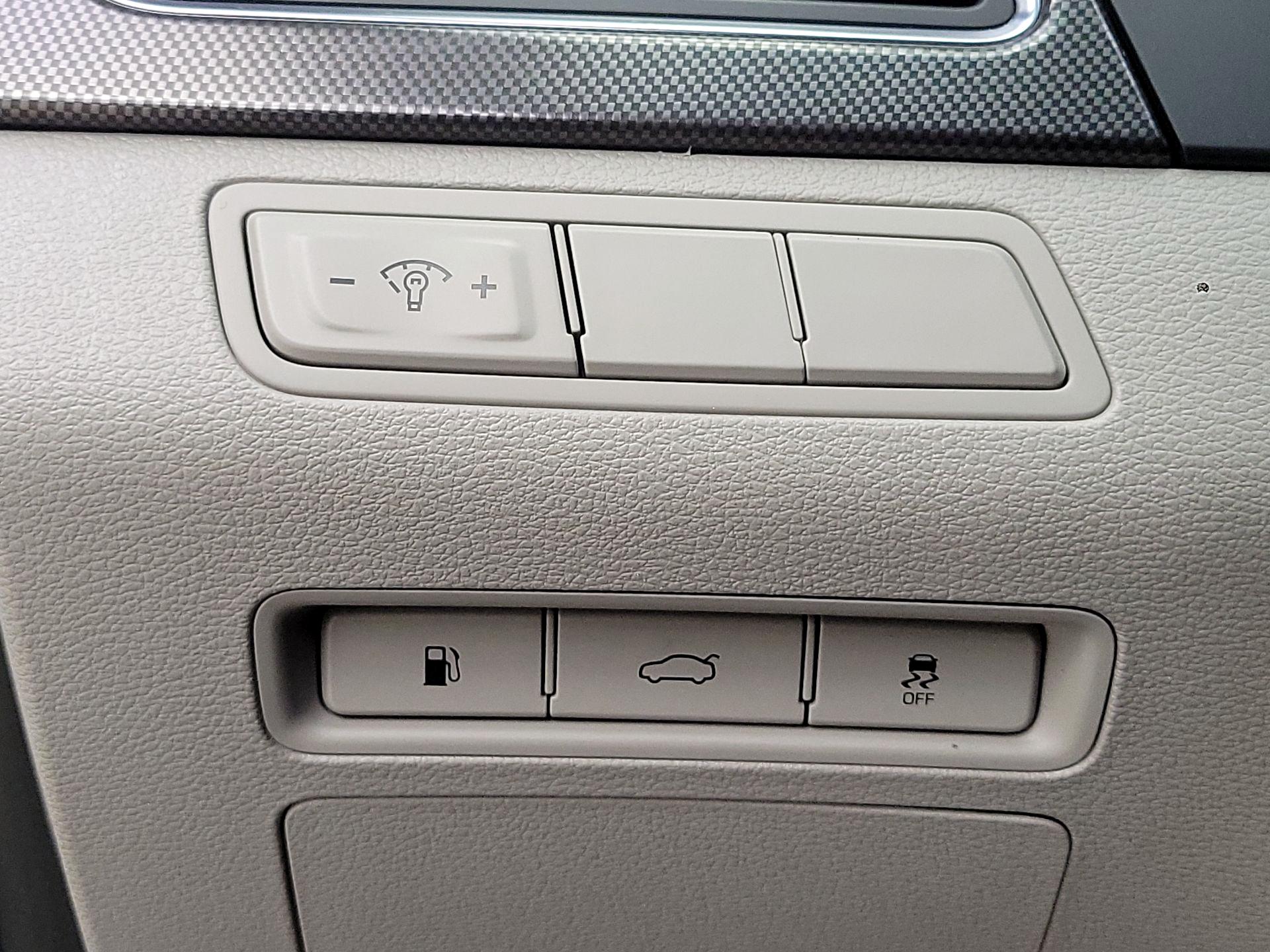 Thumbnail: 2016 Hyundai Sonata - 13