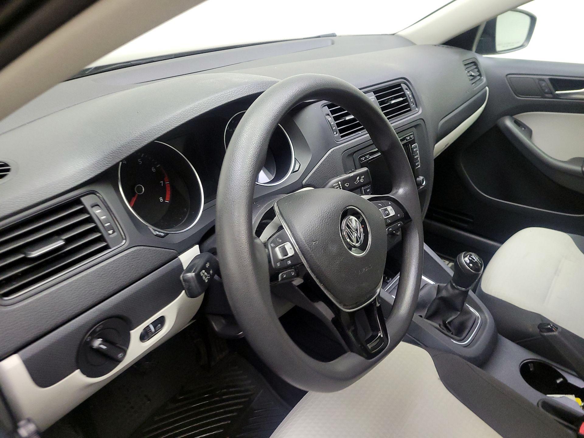 Thumbnail: 2015 Volkswagen Jetta - 9