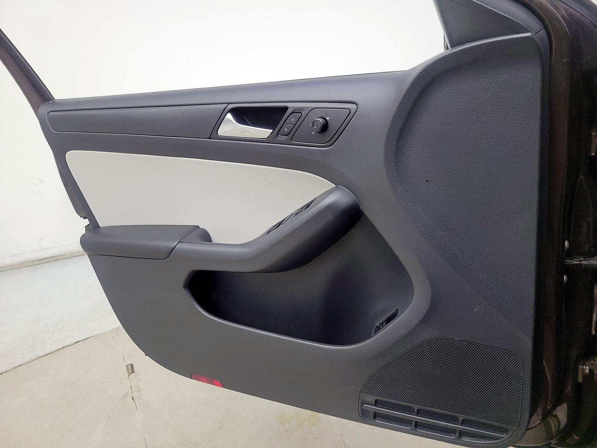 Thumbnail: 2015 Volkswagen Jetta - 12